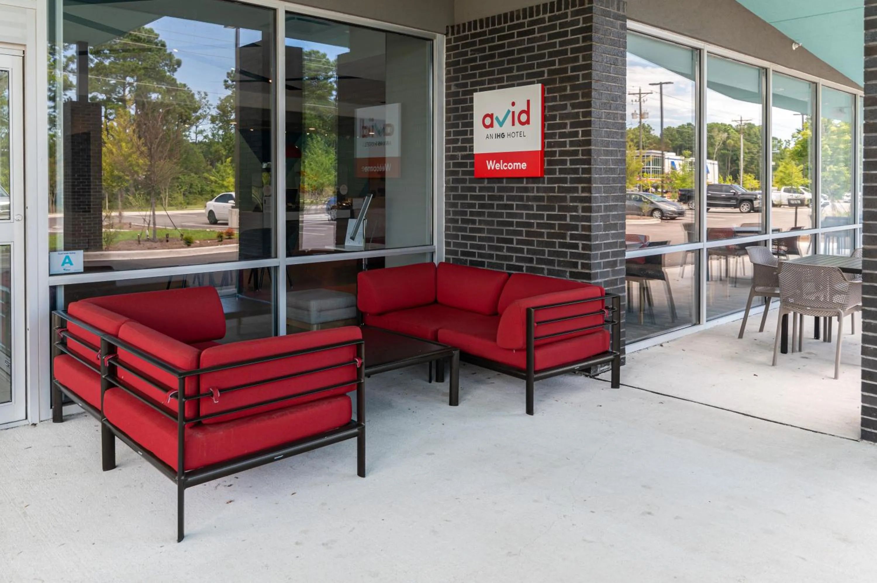 Patio in avid hotel Summerville by IHG