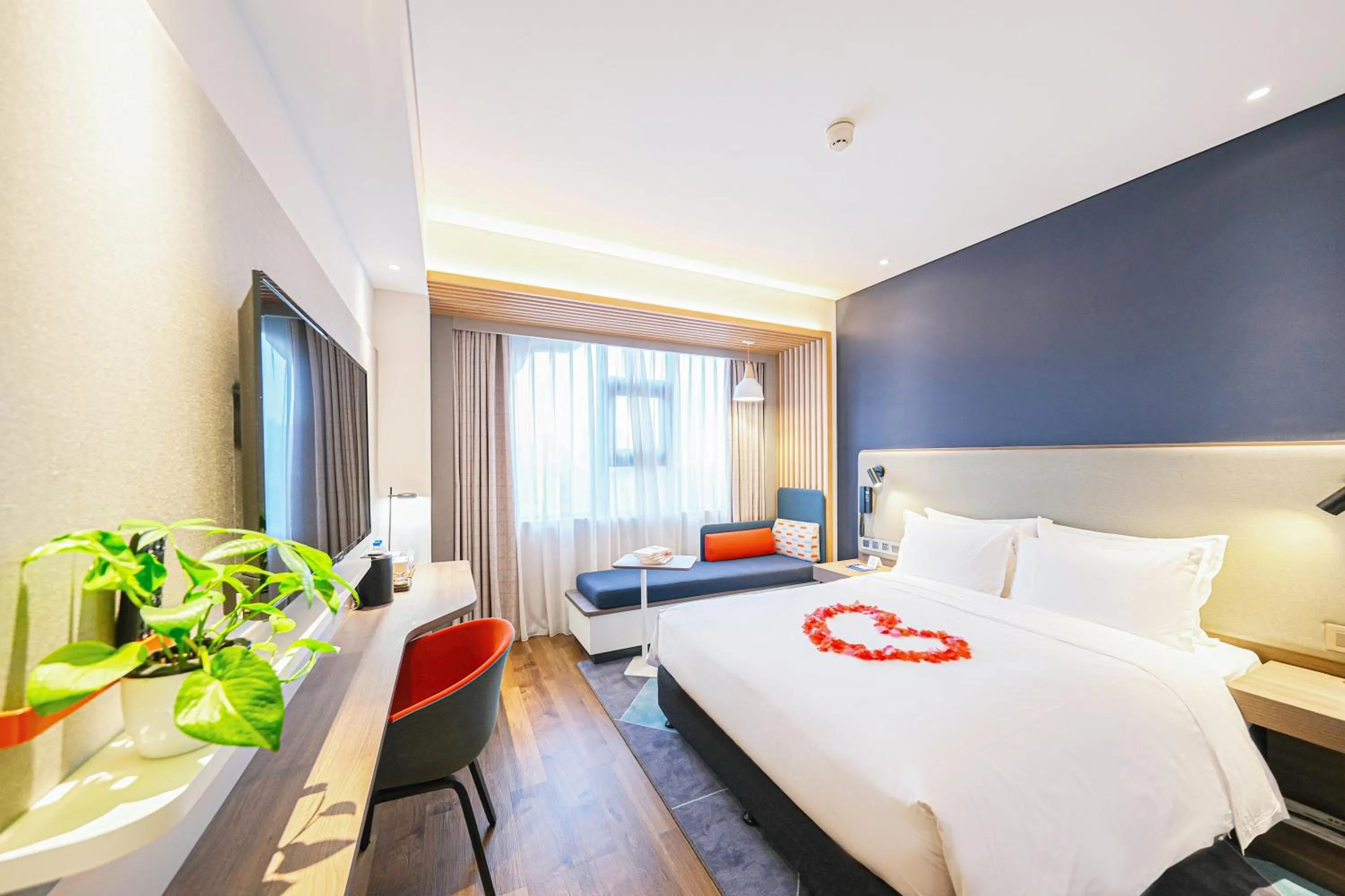 Photo of the whole room, Bed in Holiday Inn Express Quanzhou City Center by IHG