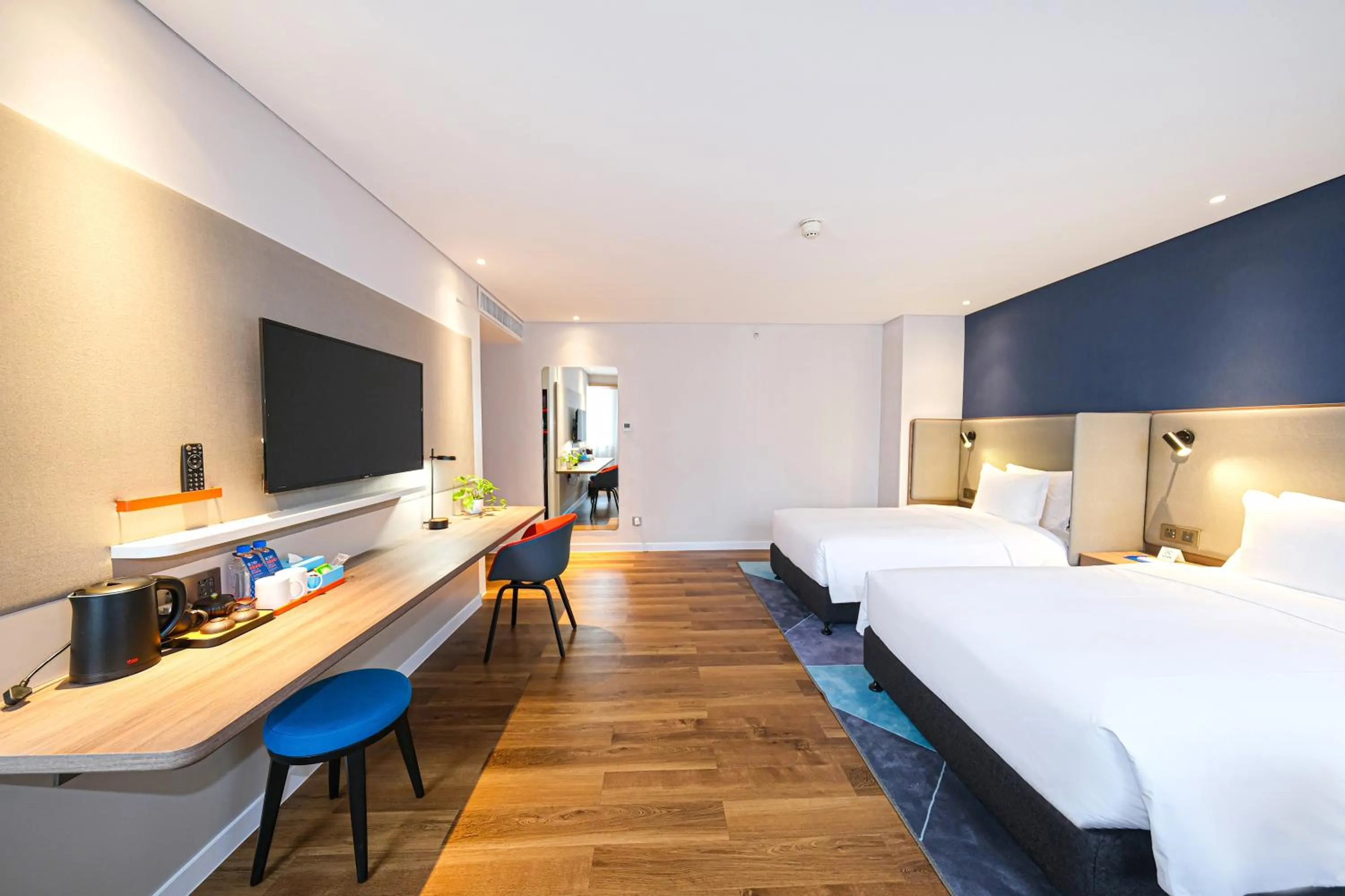 Communal lounge/ TV room, Bed in Holiday Inn Express Quanzhou City Center by IHG