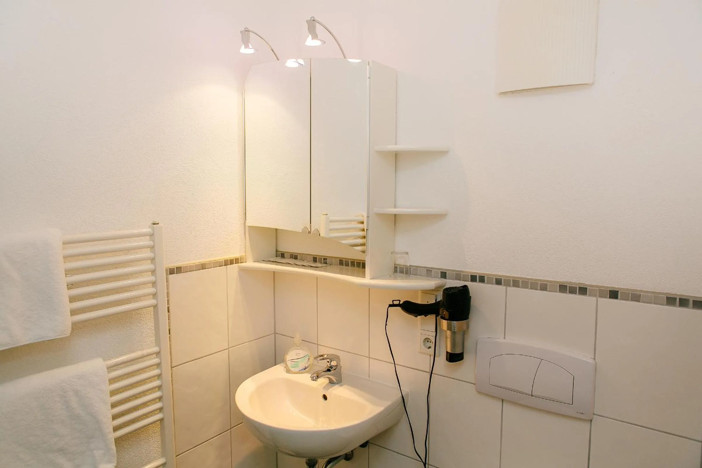 Landhotel Airport-Inn