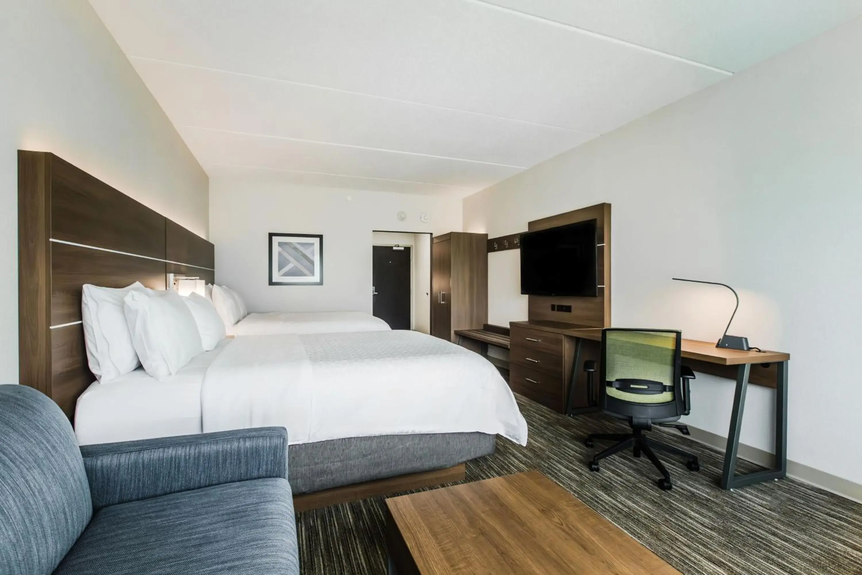 Photo of the whole room, Bed in Holiday Inn Express & Suites - Welland Photo of the whole room, Bed in Holiday Inn Express & Suites - Welland