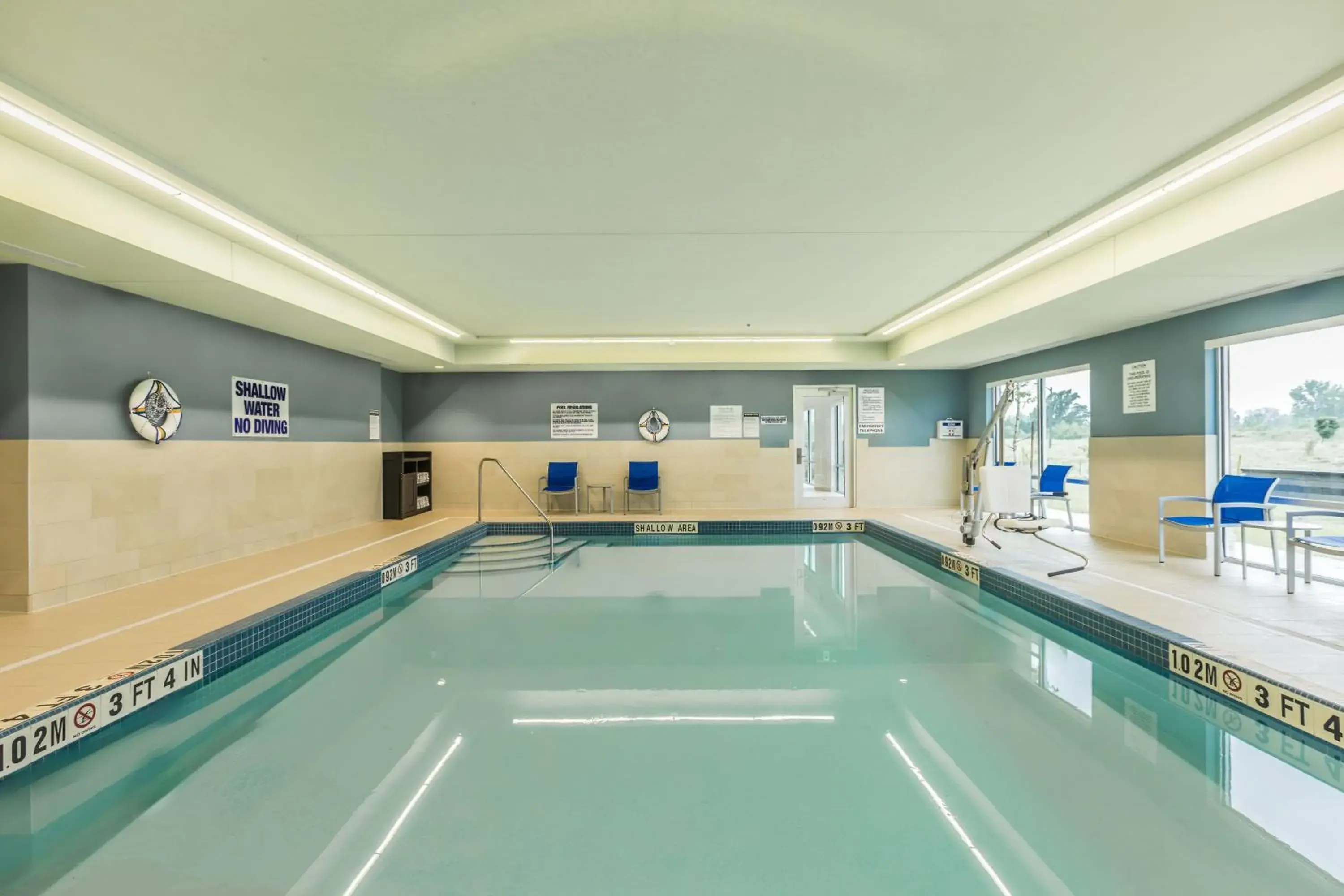 Swimming pool in Holiday Inn Express & Suites - Welland Swimming pool in Holiday Inn Express & Suites - Welland