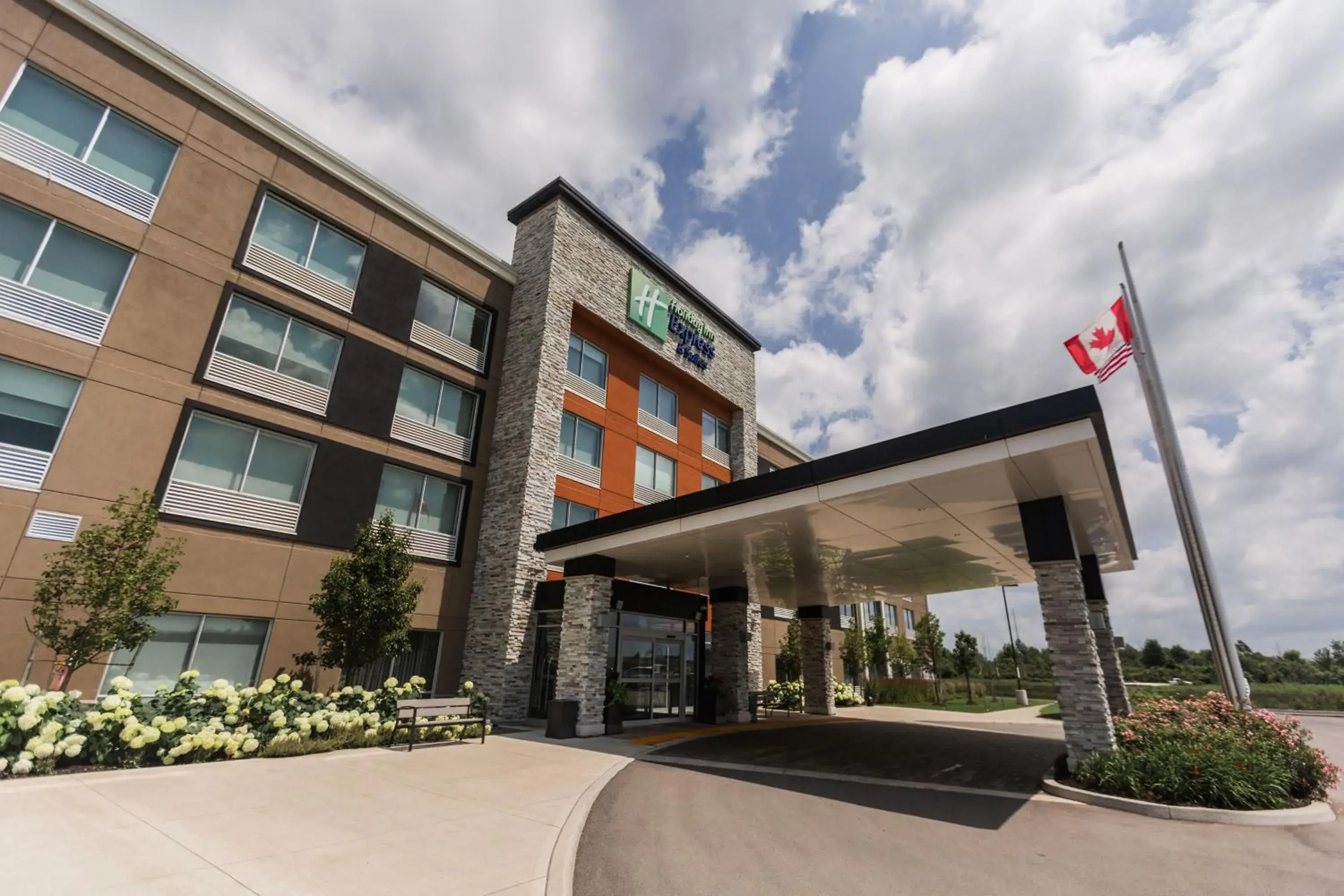 Property building in Holiday Inn Express & Suites - Welland Property building in Holiday Inn Express & Suites - Welland