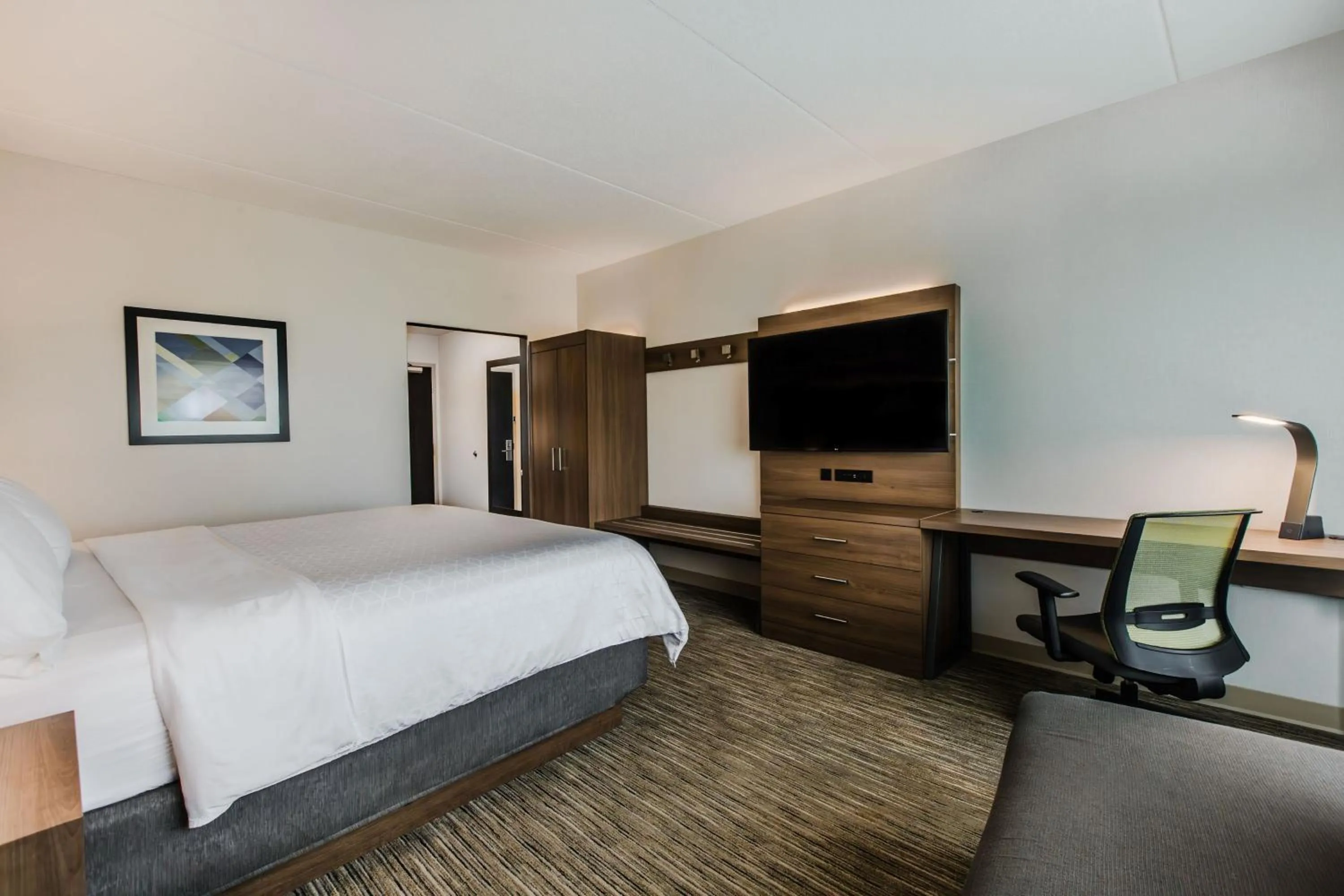 Photo of the whole room, Bed in Holiday Inn Express & Suites - Welland