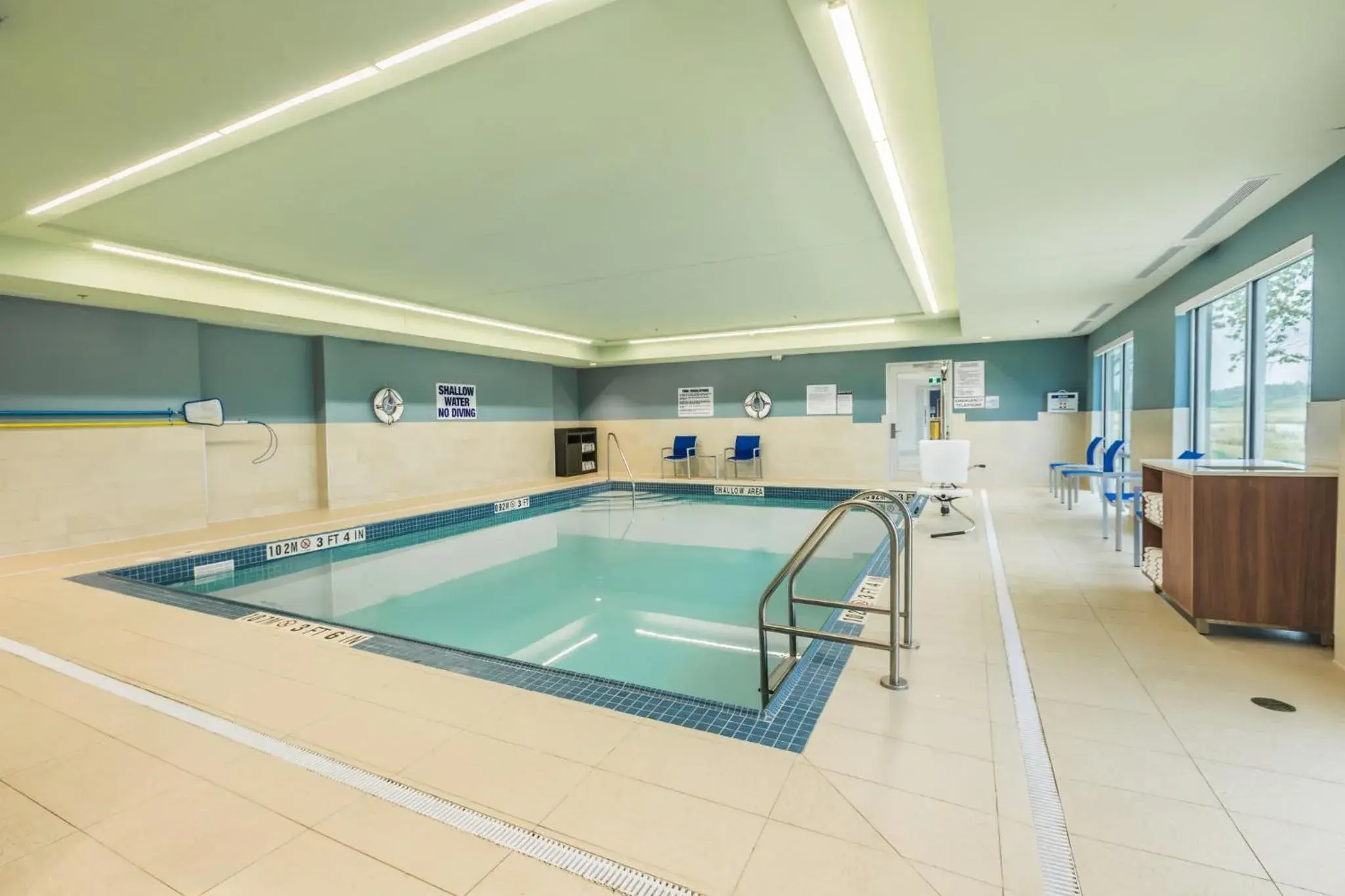 Swimming pool in Holiday Inn Express & Suites - Welland Swimming pool in Holiday Inn Express & Suites - Welland