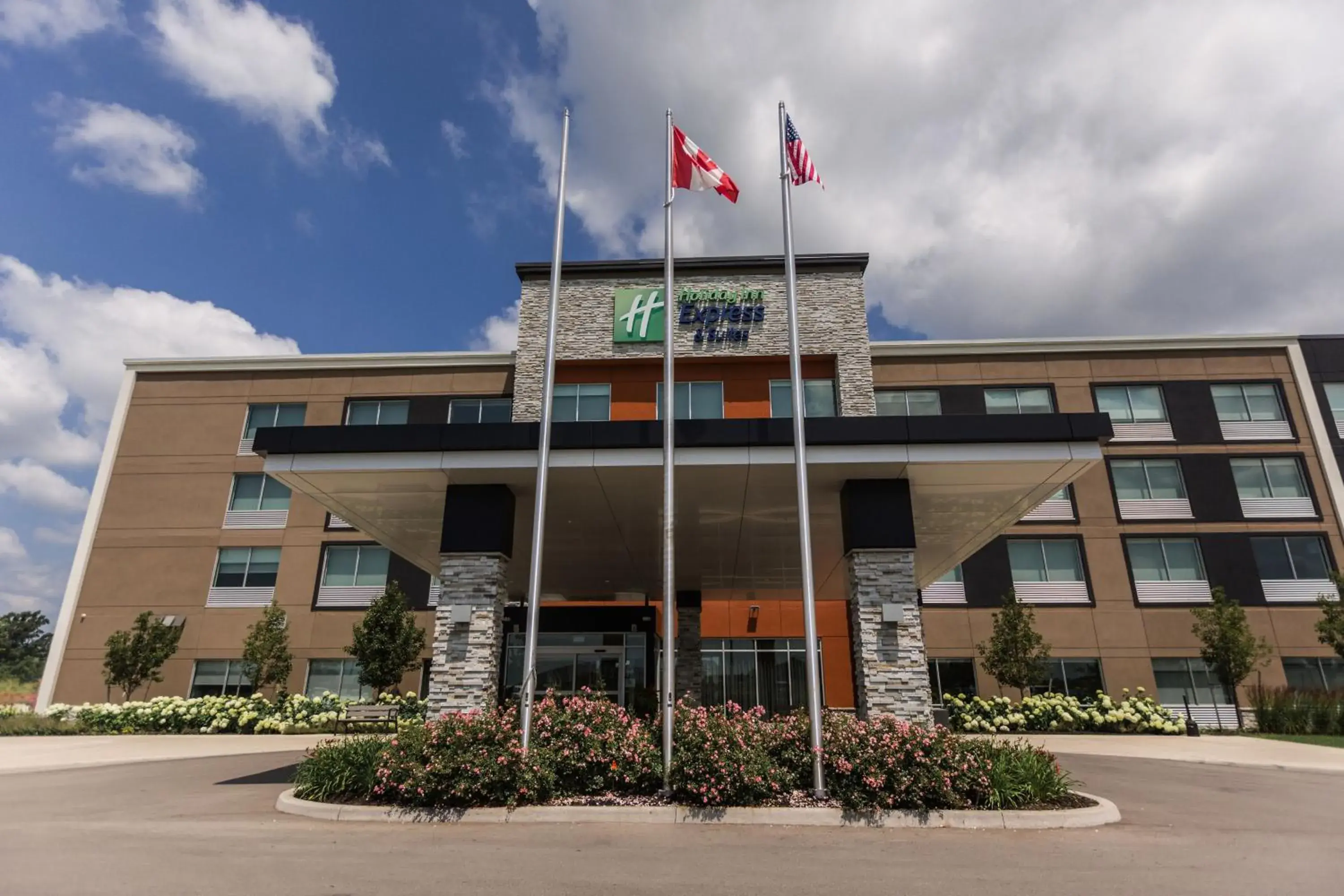 Property building in Holiday Inn Express & Suites - Welland Property building in Holiday Inn Express & Suites - Welland