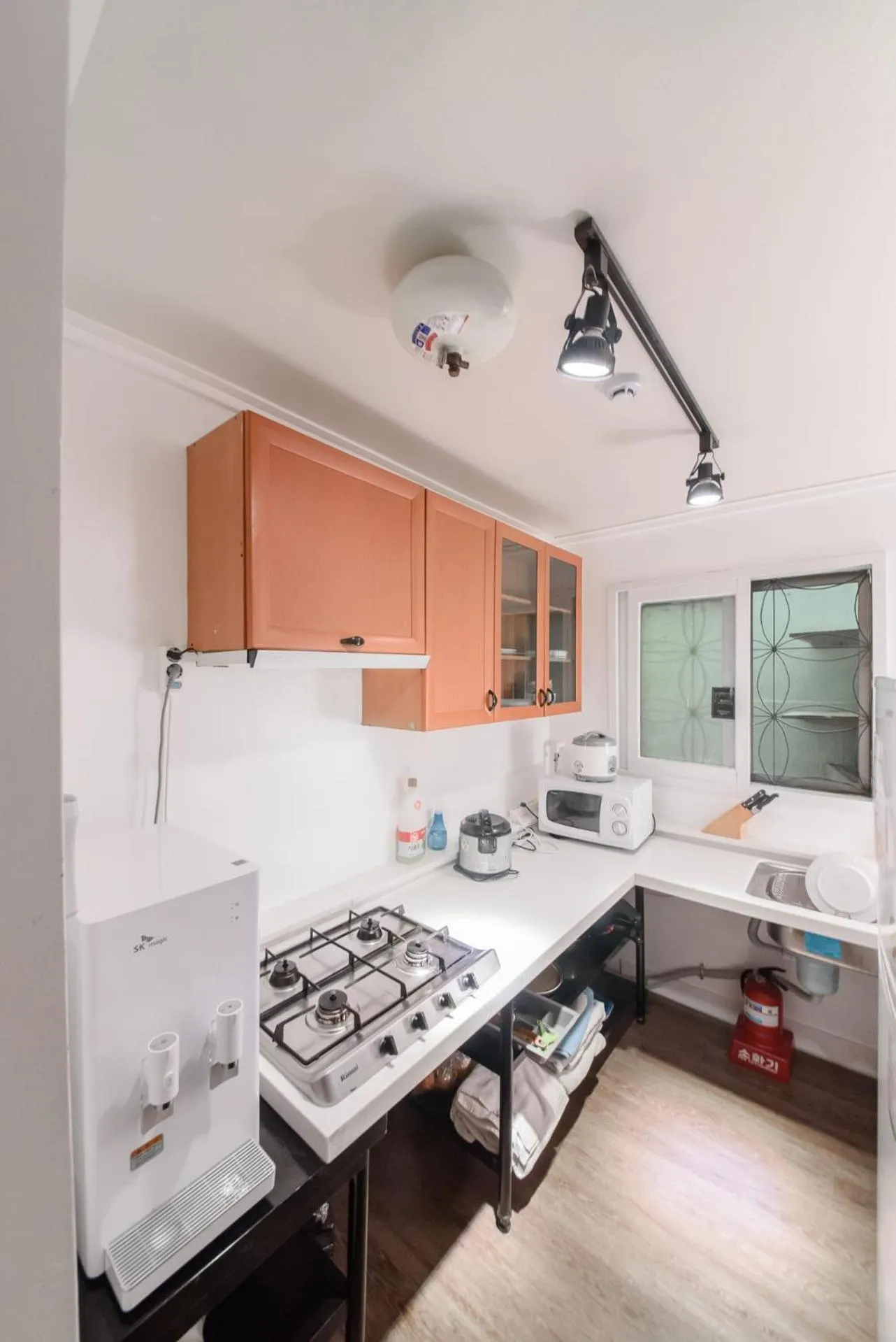 Kitchen or kitchenette in Itaewon Yellow Guesthouse