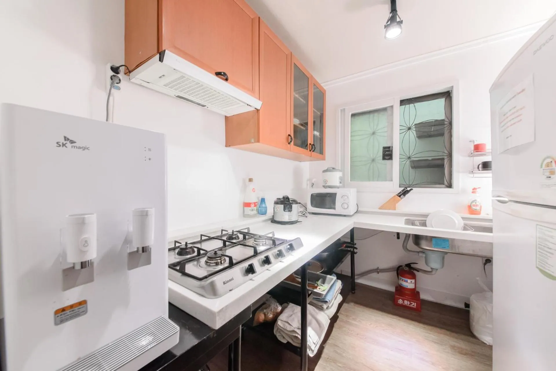 Kitchen or kitchenette in Itaewon Yellow Guesthouse