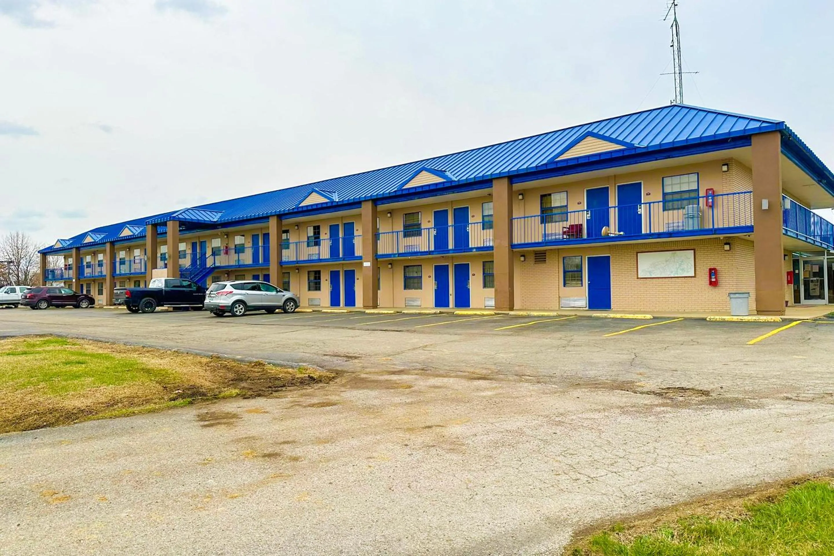 Facade/entrance in Happy Stay Inn Madisonville I-69 By OYO