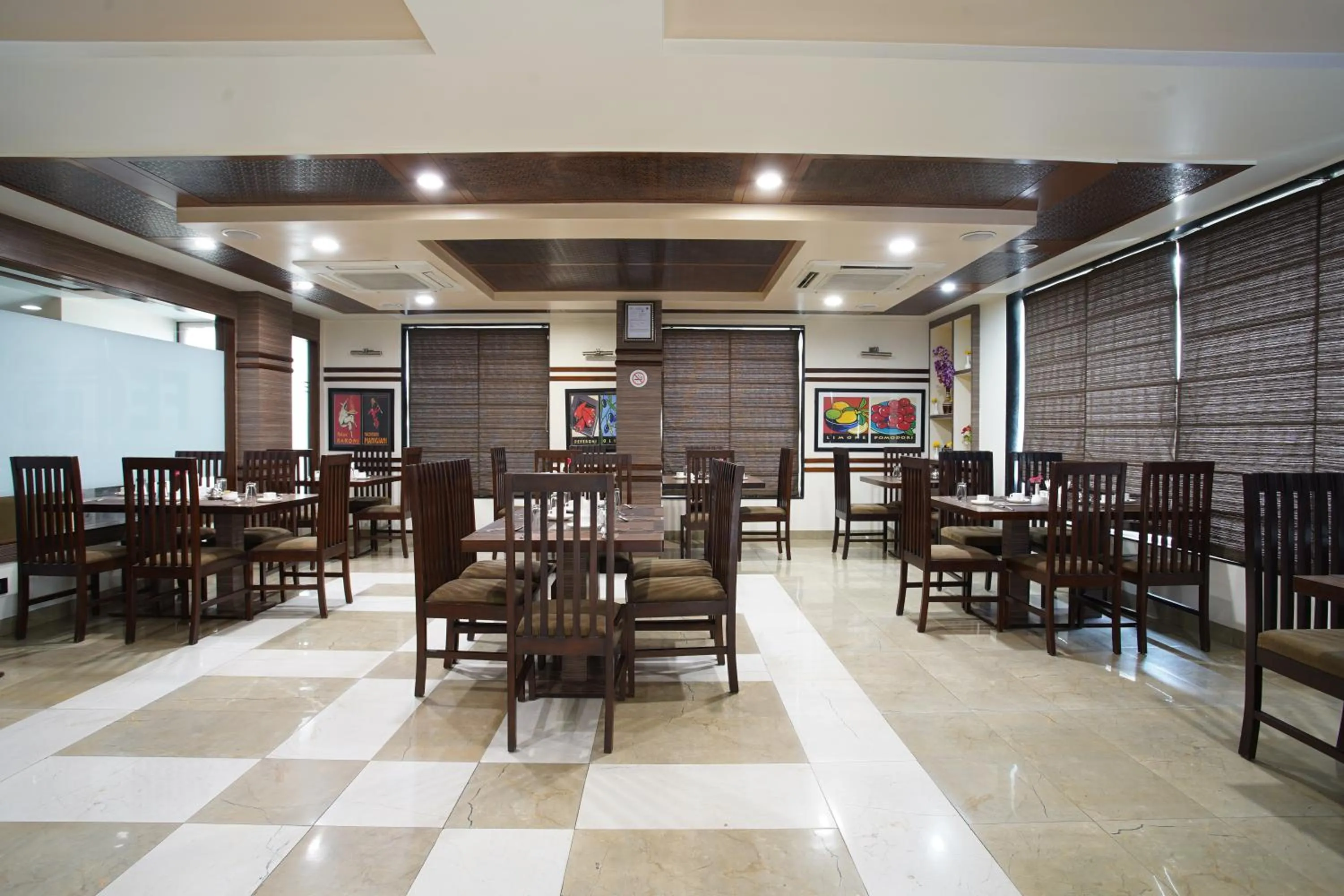 Restaurant/places to eat in Spree Hotel Jaipur