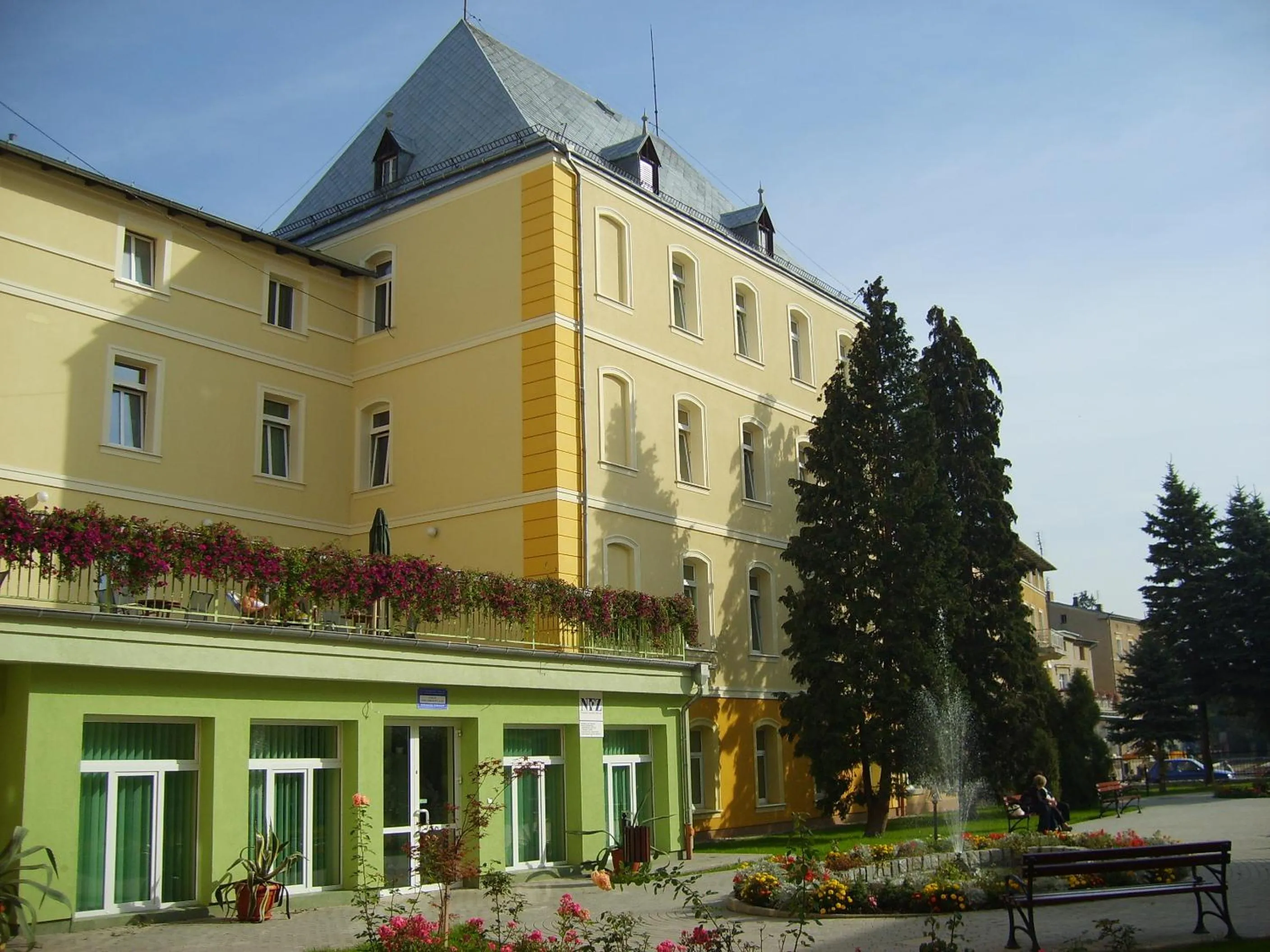 Facade/entrance in Uzdrowisko Cieplice - Dom Zdrojowy