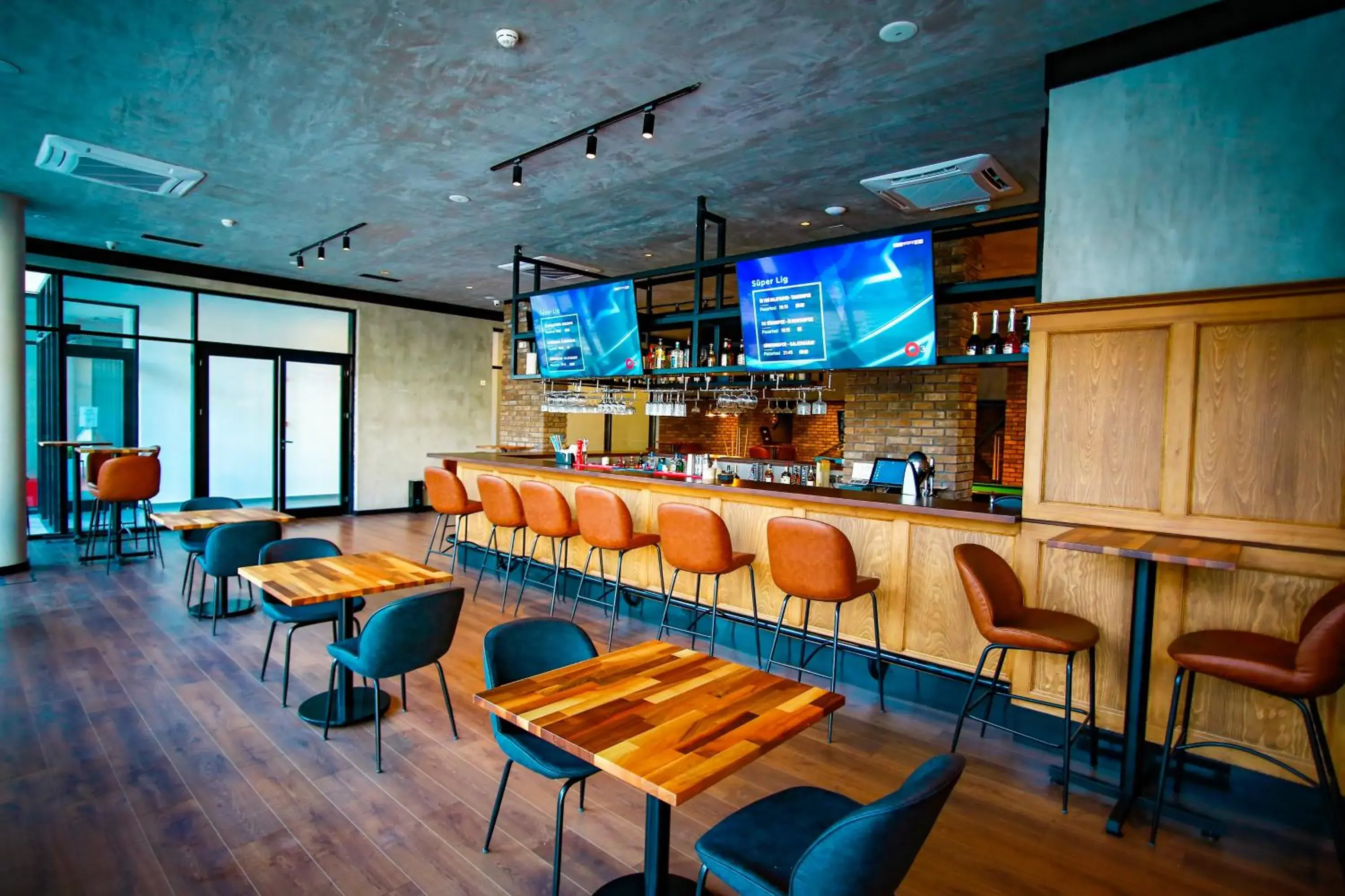 Lounge or bar in Courtyard Long Beach Holiday Resort Lounge or bar in Courtyard Long Beach Holiday Resort