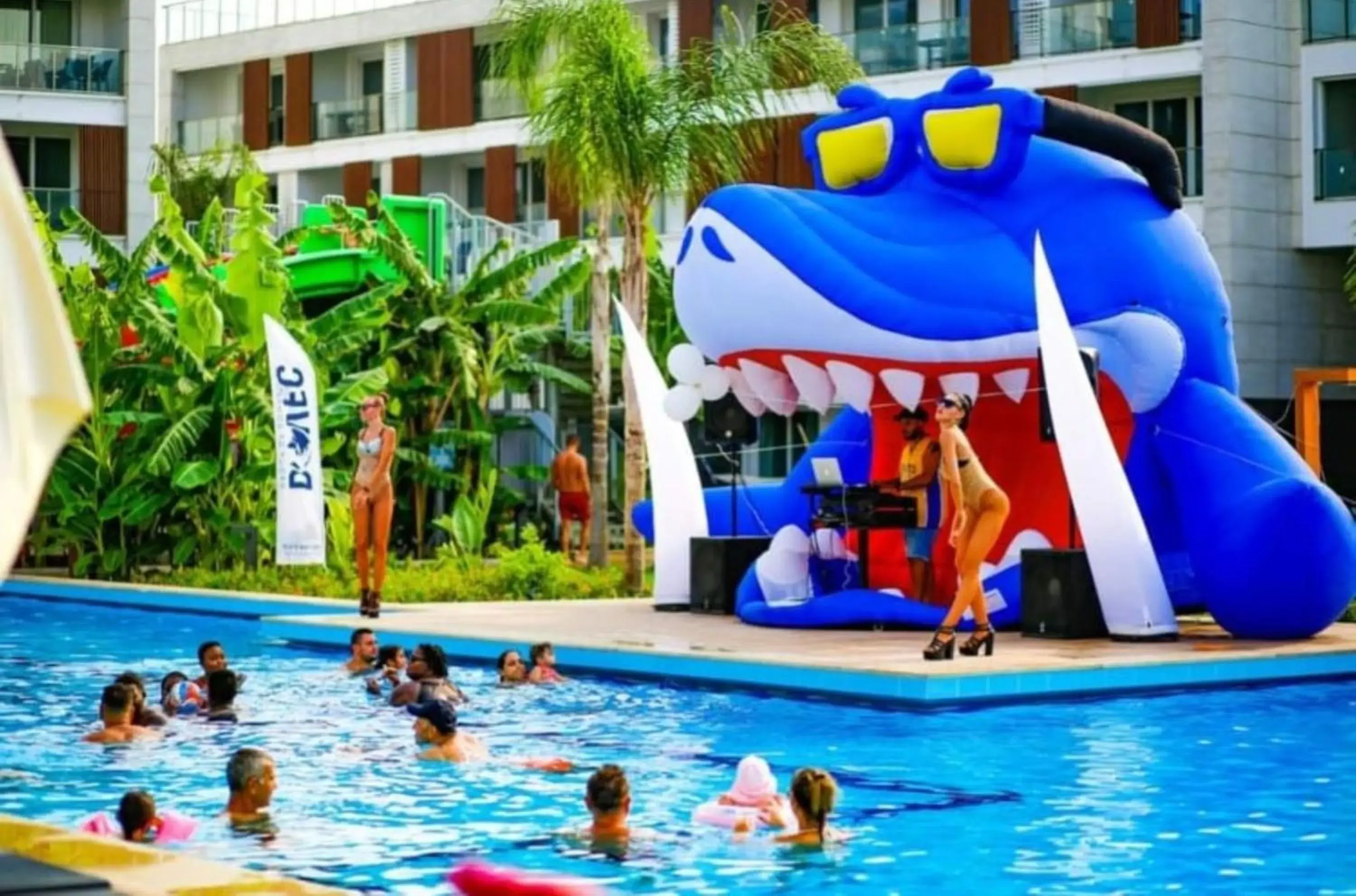 Swimming pool in Courtyard Long Beach Holiday Resort Swimming pool in Courtyard Long Beach Holiday Resort