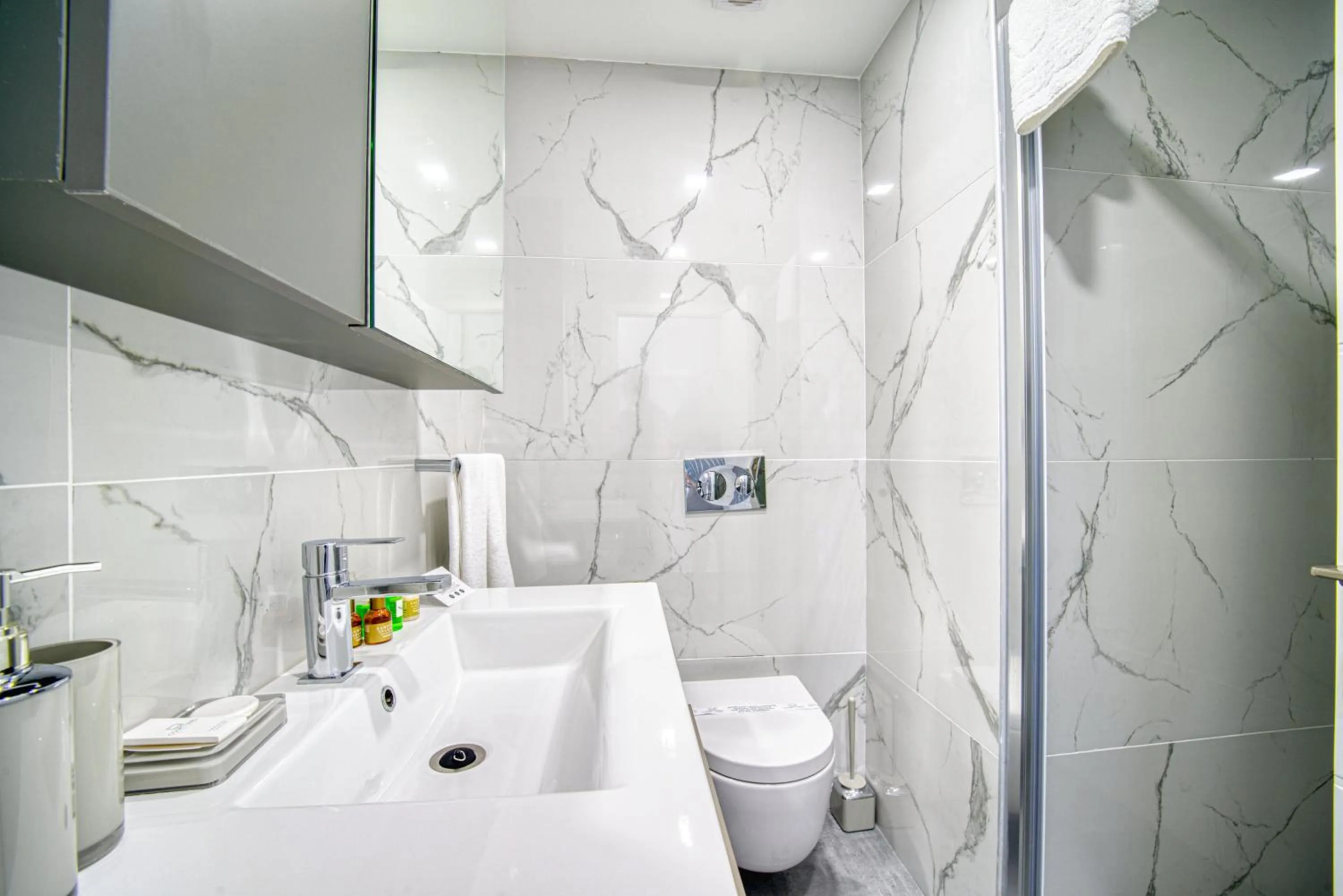 Bathroom in Courtyard Long Beach Holiday Resort