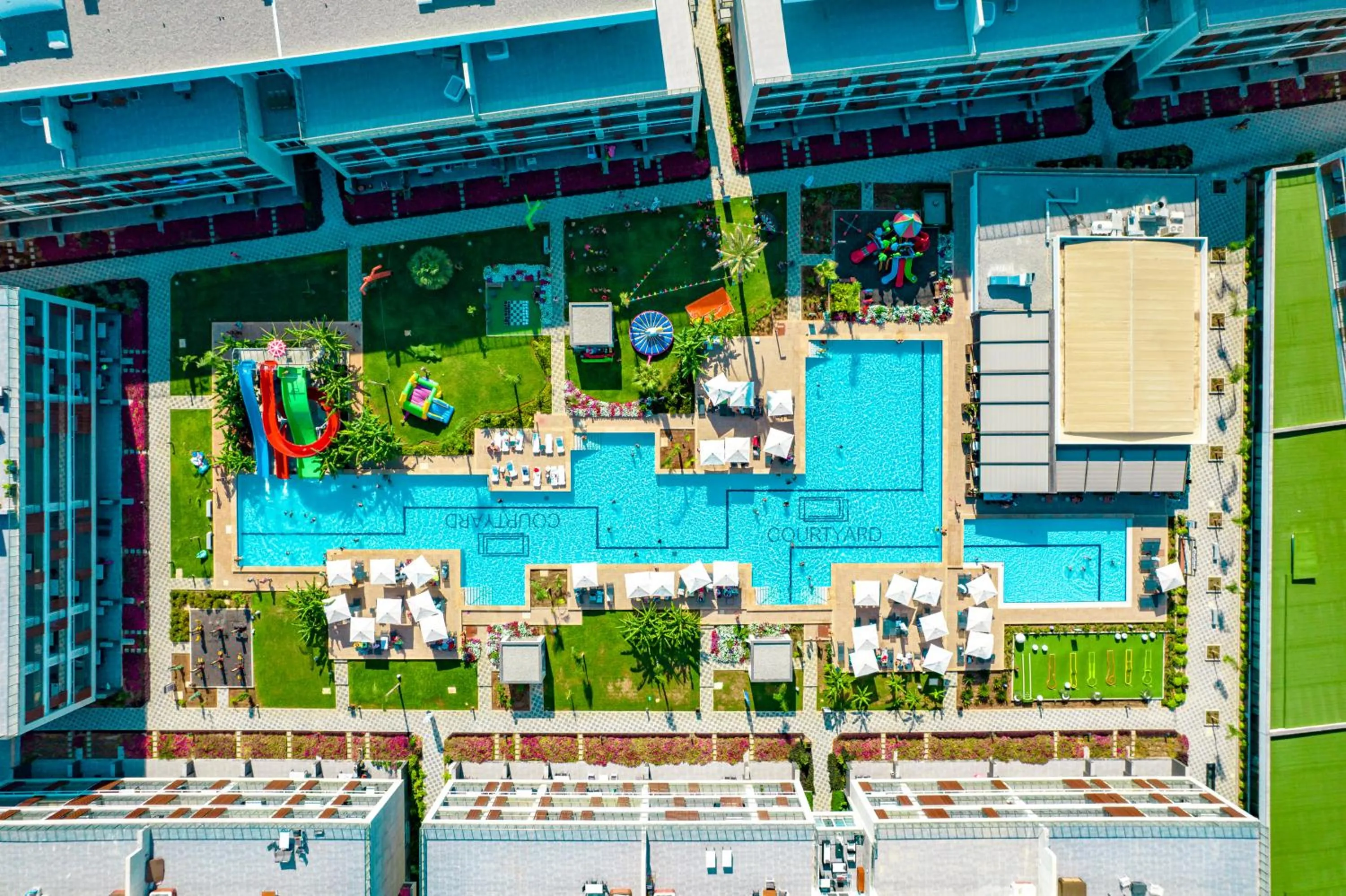 Bird's eye view in Courtyard Long Beach Holiday Resort