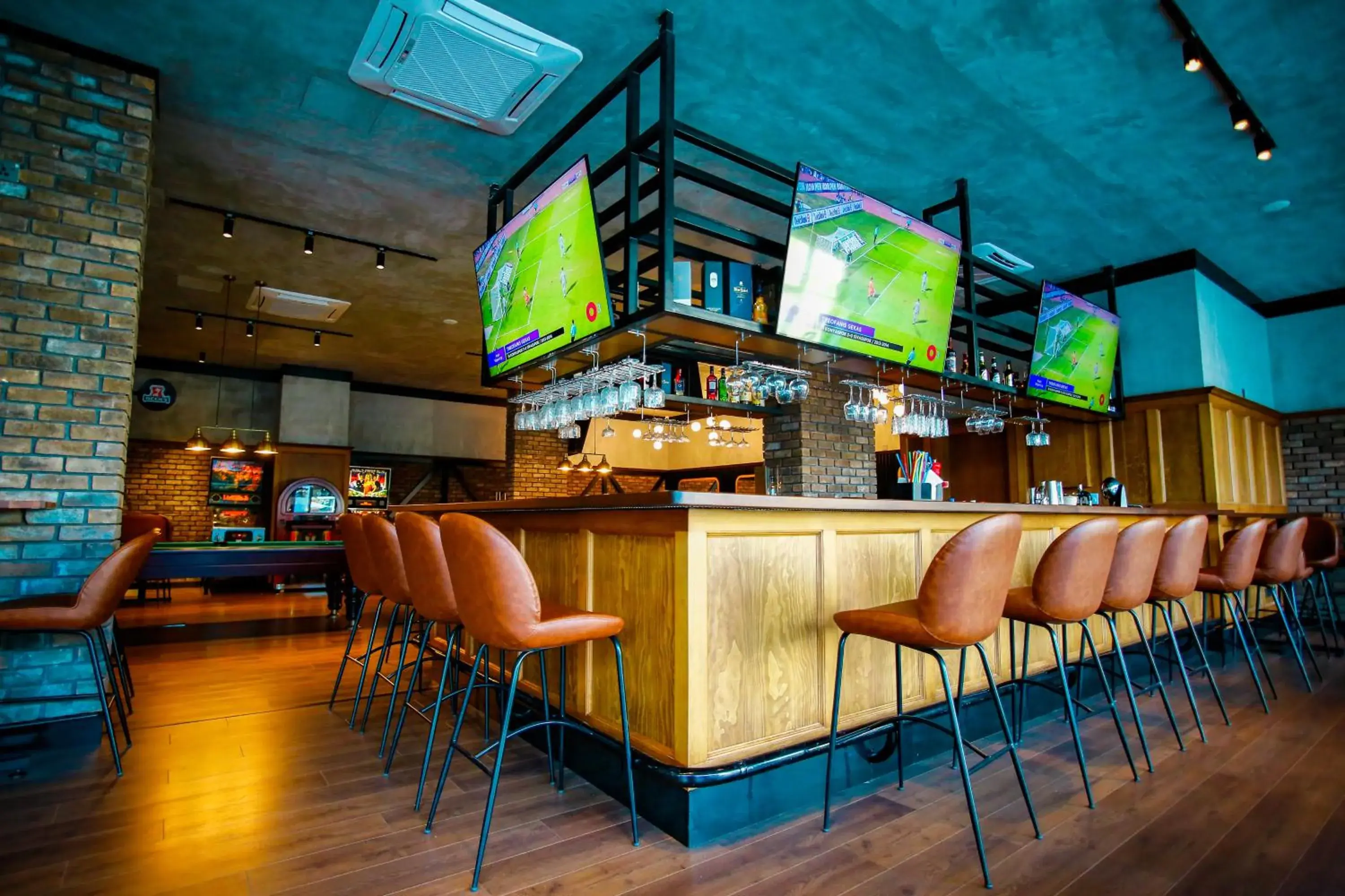 Lounge or bar in Courtyard Long Beach Holiday Resort Lounge or bar in Courtyard Long Beach Holiday Resort