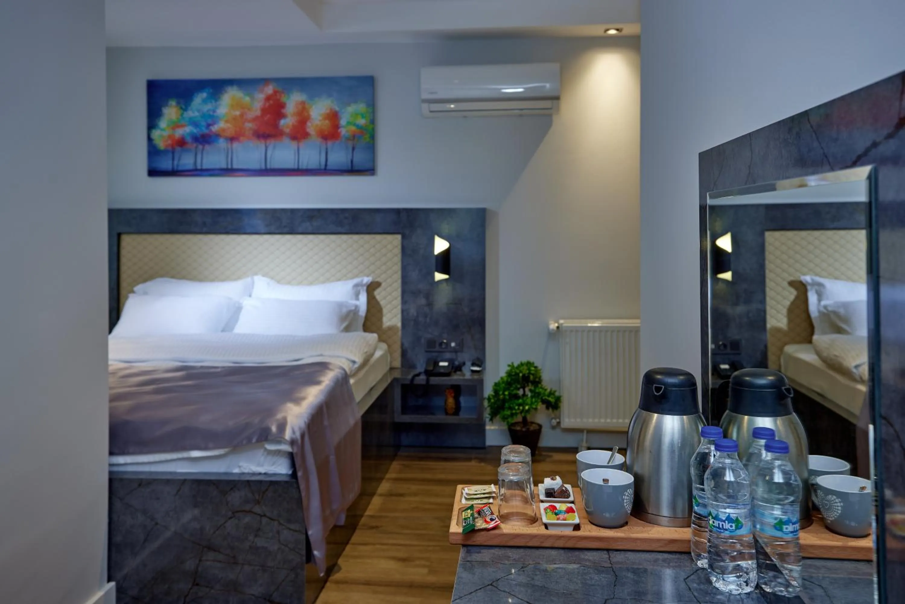 Photo of the whole room, Bed in The Bold Hotel