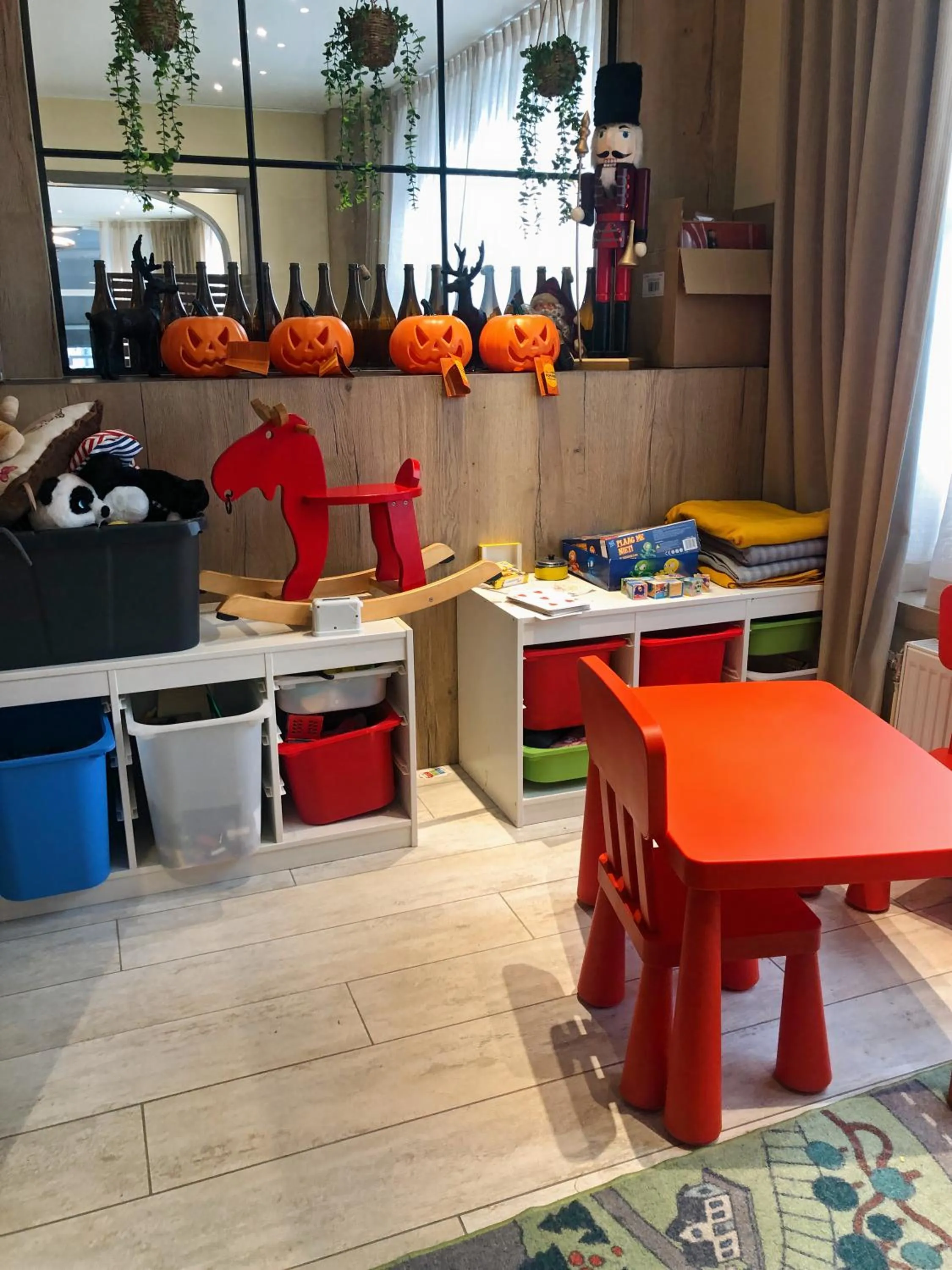 Restaurant/places to eat in Hotel des Postes