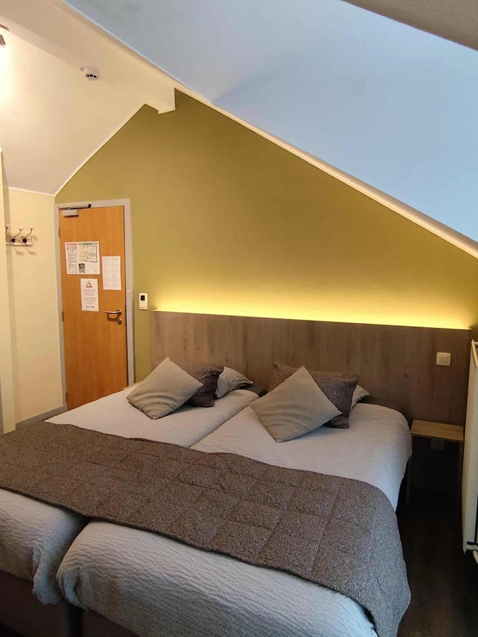 Bed in Hotel des Postes