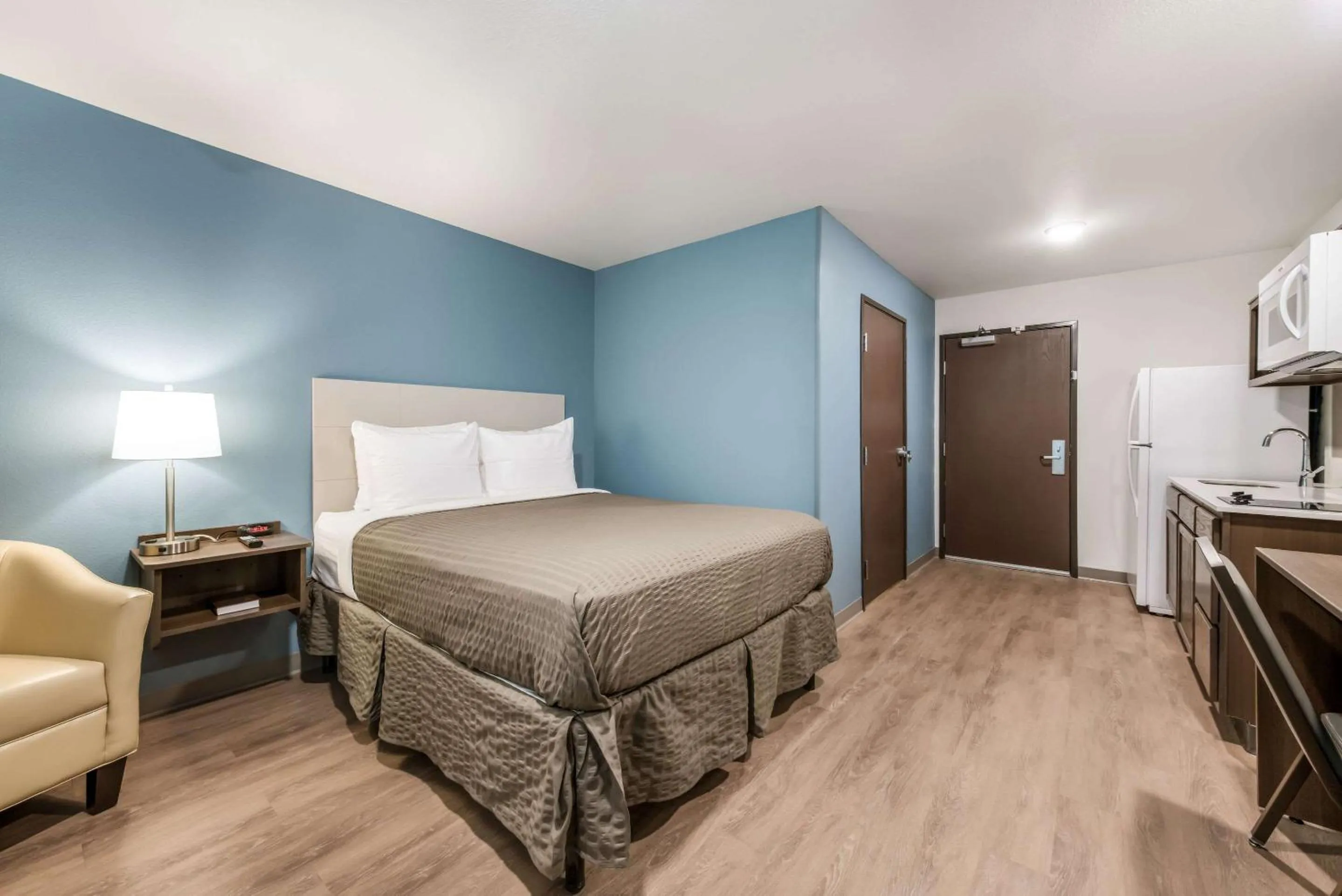 Photo of the whole room, Bed in WoodSpring Suites Charlotte - University Research Park
