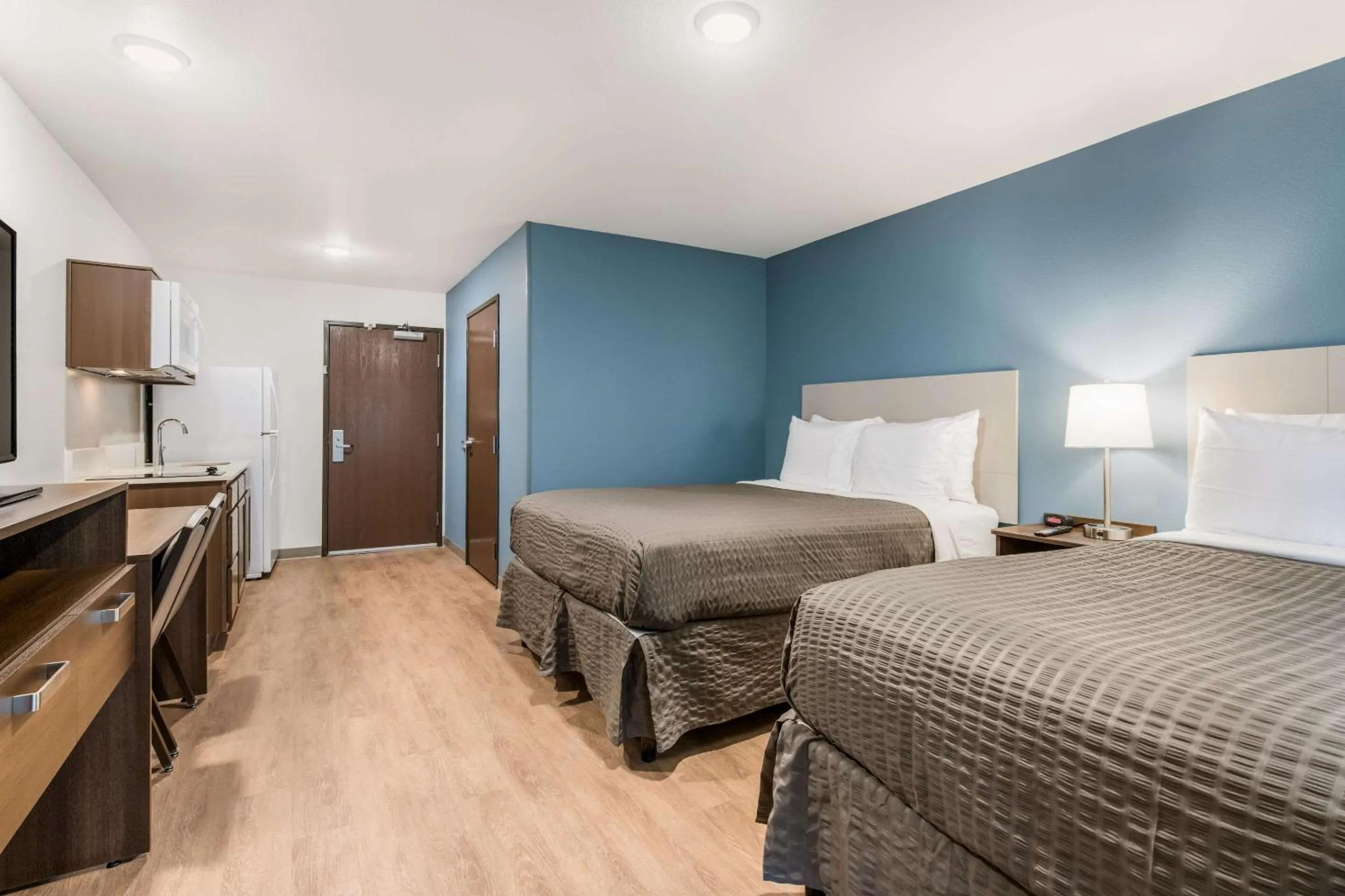 Photo of the whole room, Bed in WoodSpring Suites Charlotte - University Research Park