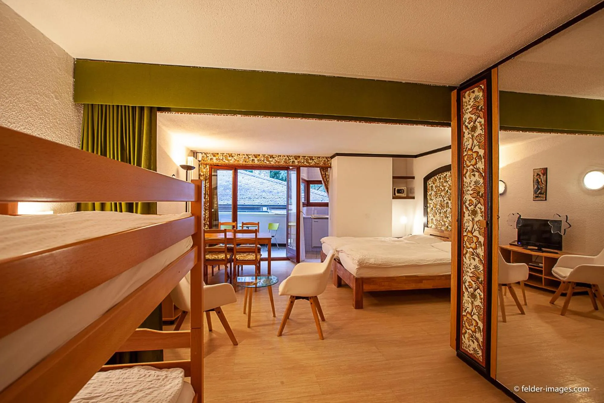 Photo of the whole room, Bed in Hotel Astoria