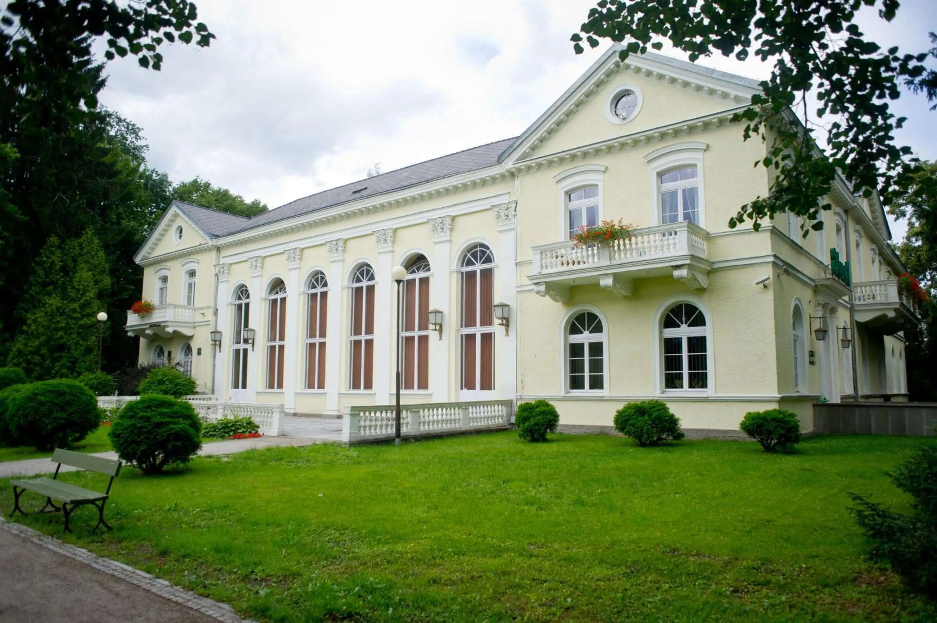 Facade/entrance in Uzdrowisko Cieplice - Jelenia Góra - Pawilon Edward