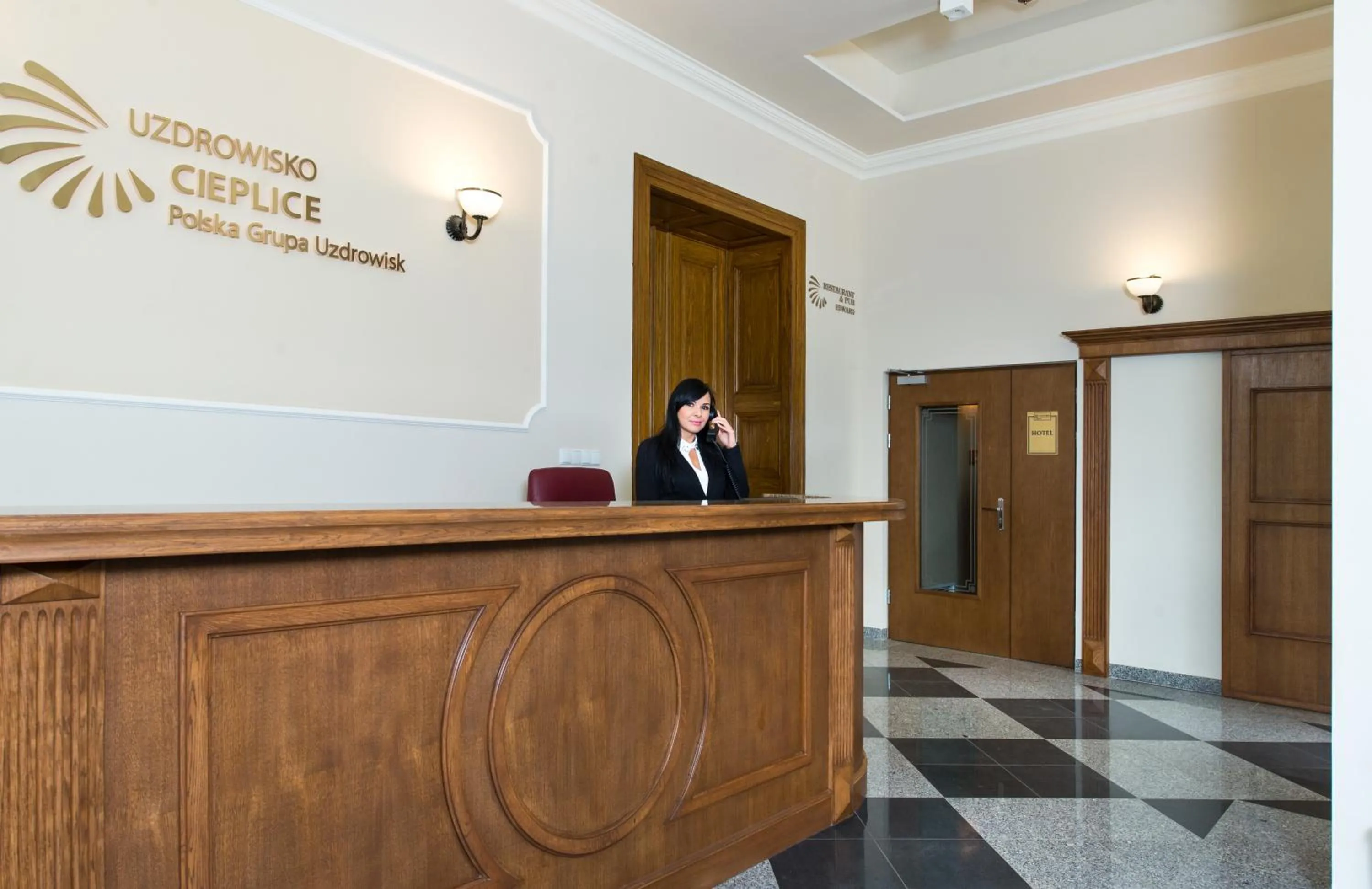 Staff in Uzdrowisko Cieplice - Jelenia Góra - Pawilon Edward