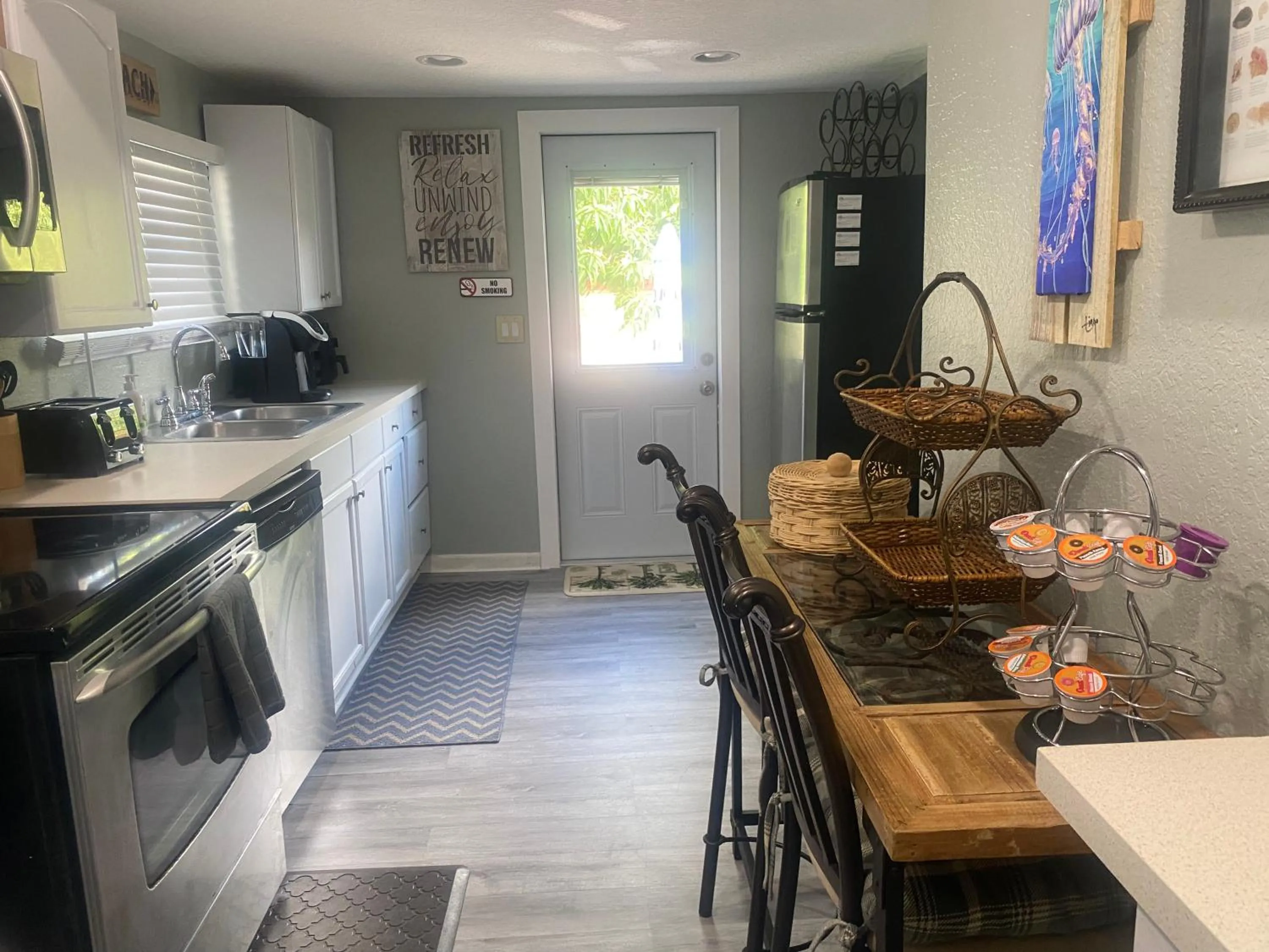 Kitchen or kitchenette in Mango Beach House