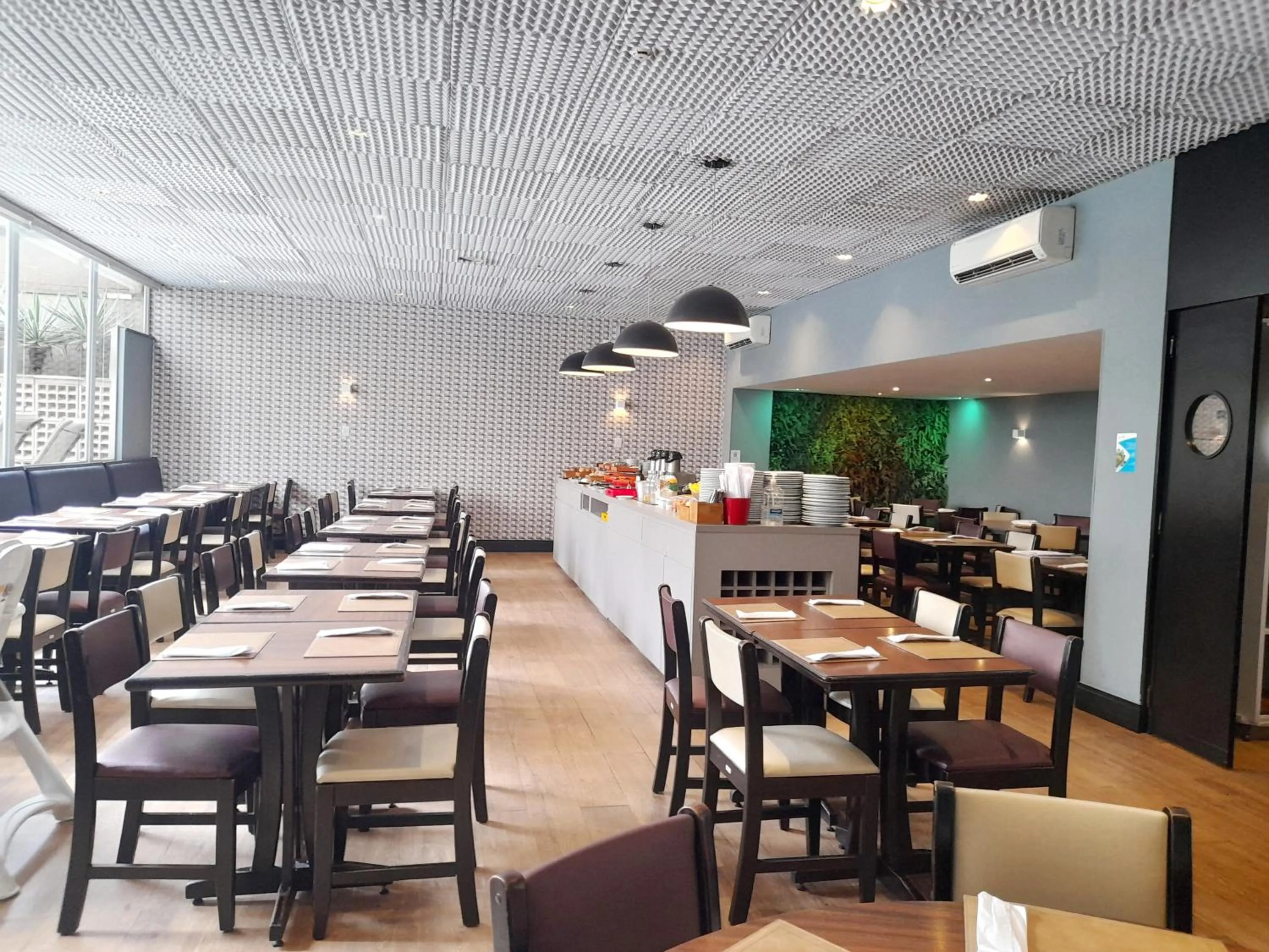 Restaurant/places to eat in Lindo Flat REFORMADO no coração da Vila Olimpia