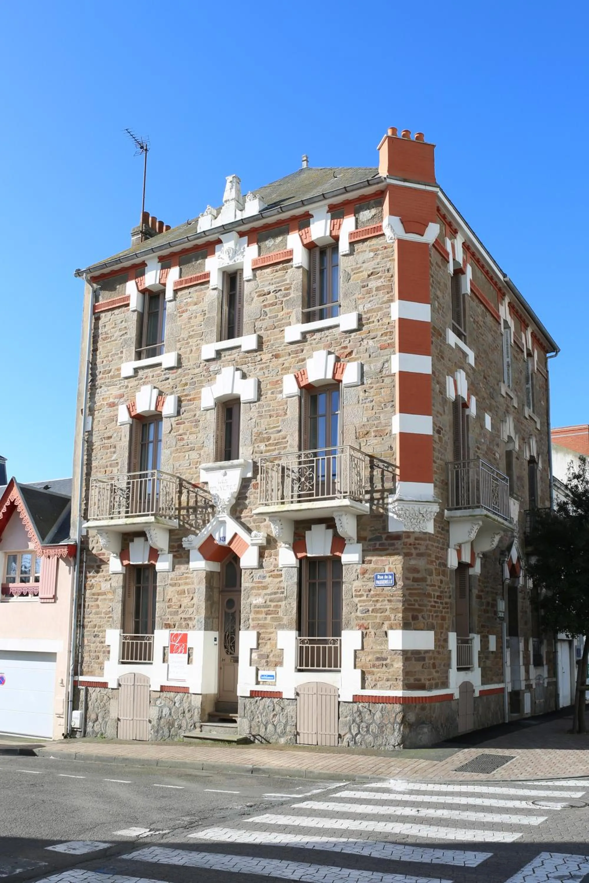 Property building in Les Bruyères