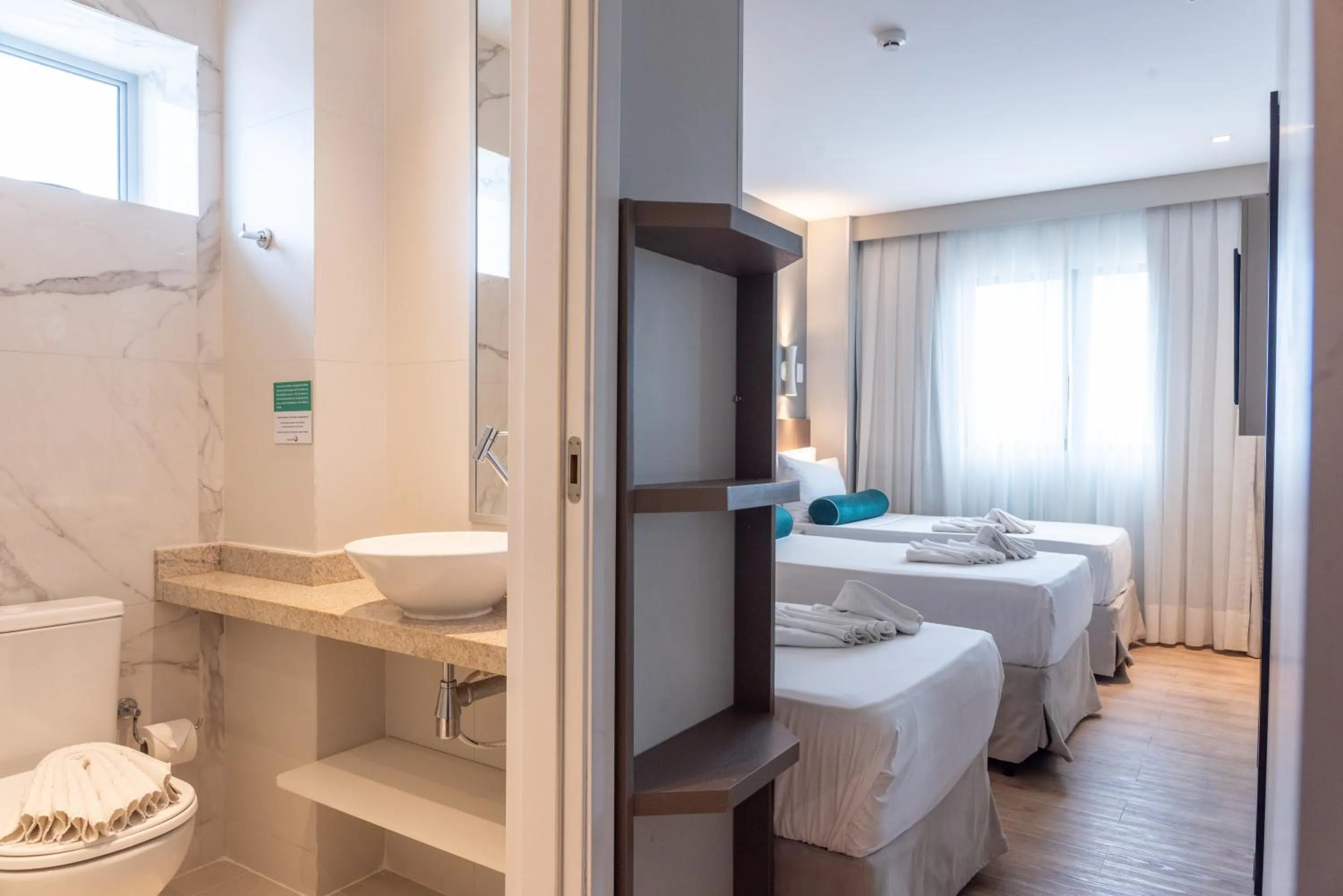 Bathroom, Bed in Hotel Água de Coco