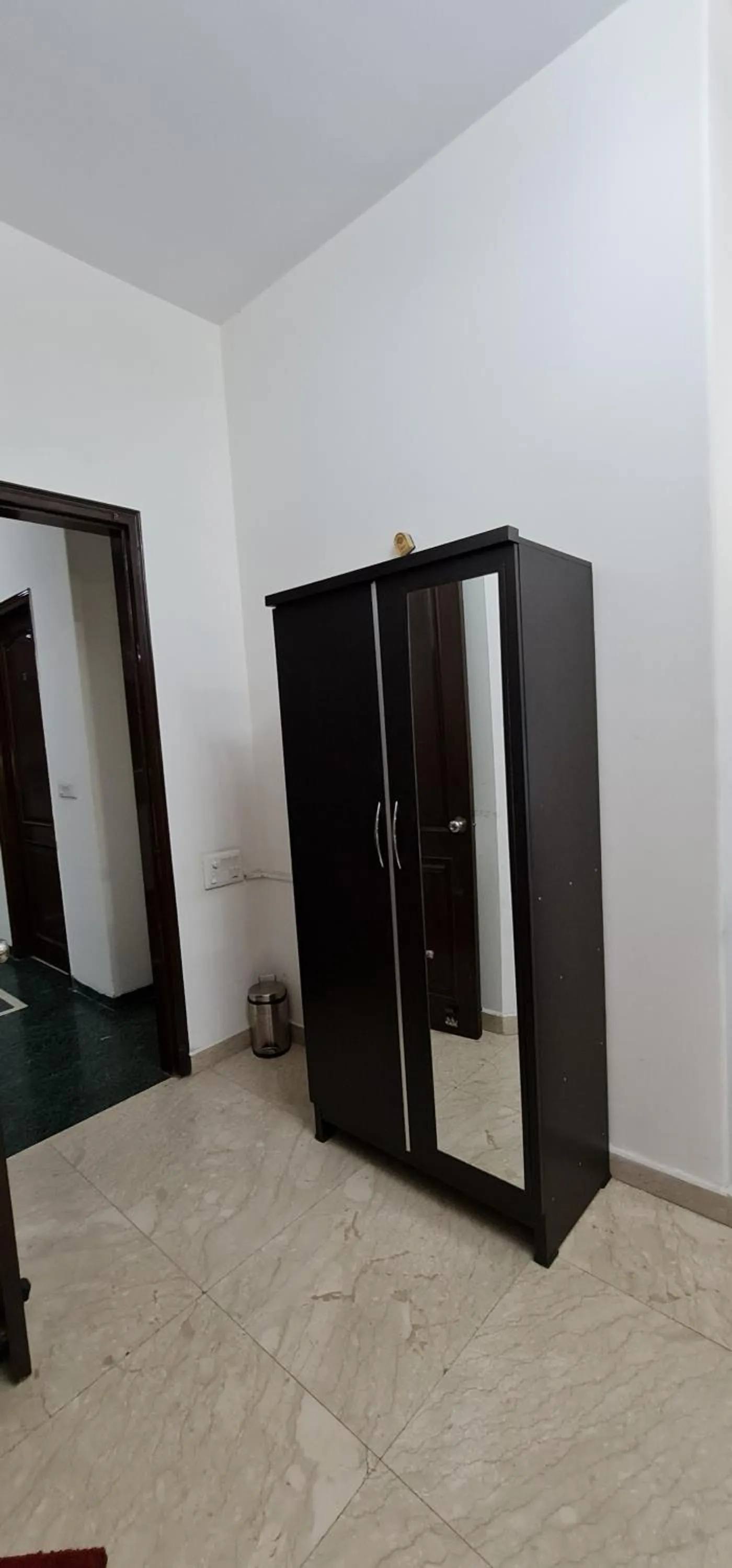 Nook Inn & Suites - MG ROAD METRO