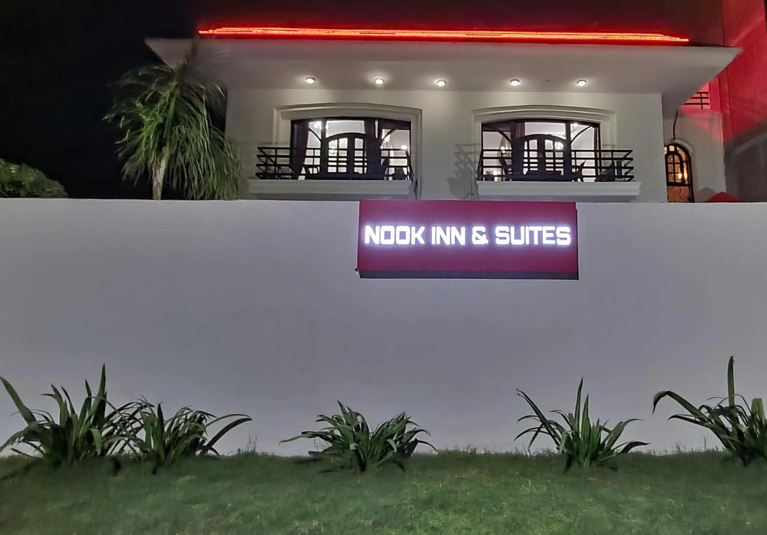 Nook Inn & Suites - MG ROAD METRO