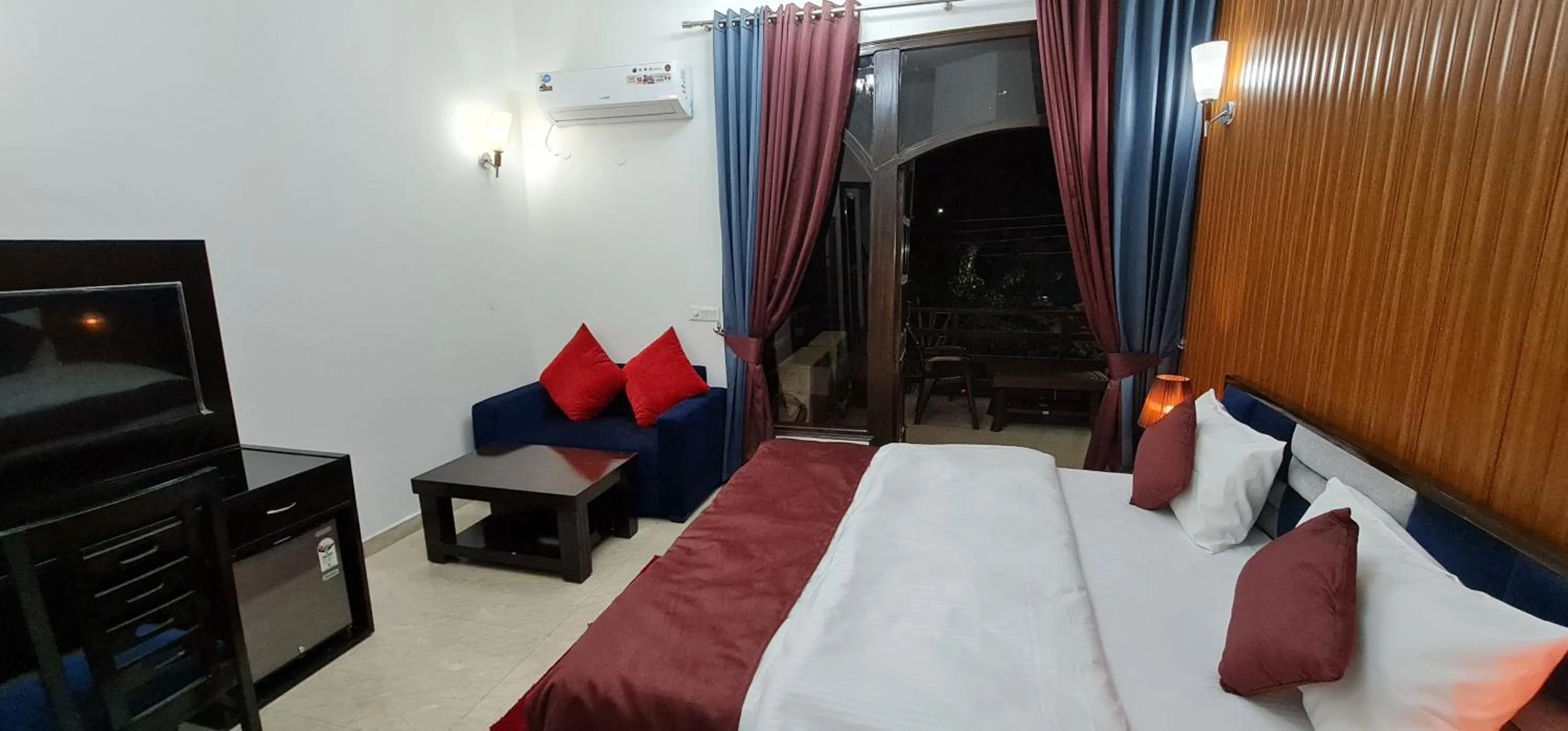 Bed in Nook Inn & Suites - MG ROAD METRO