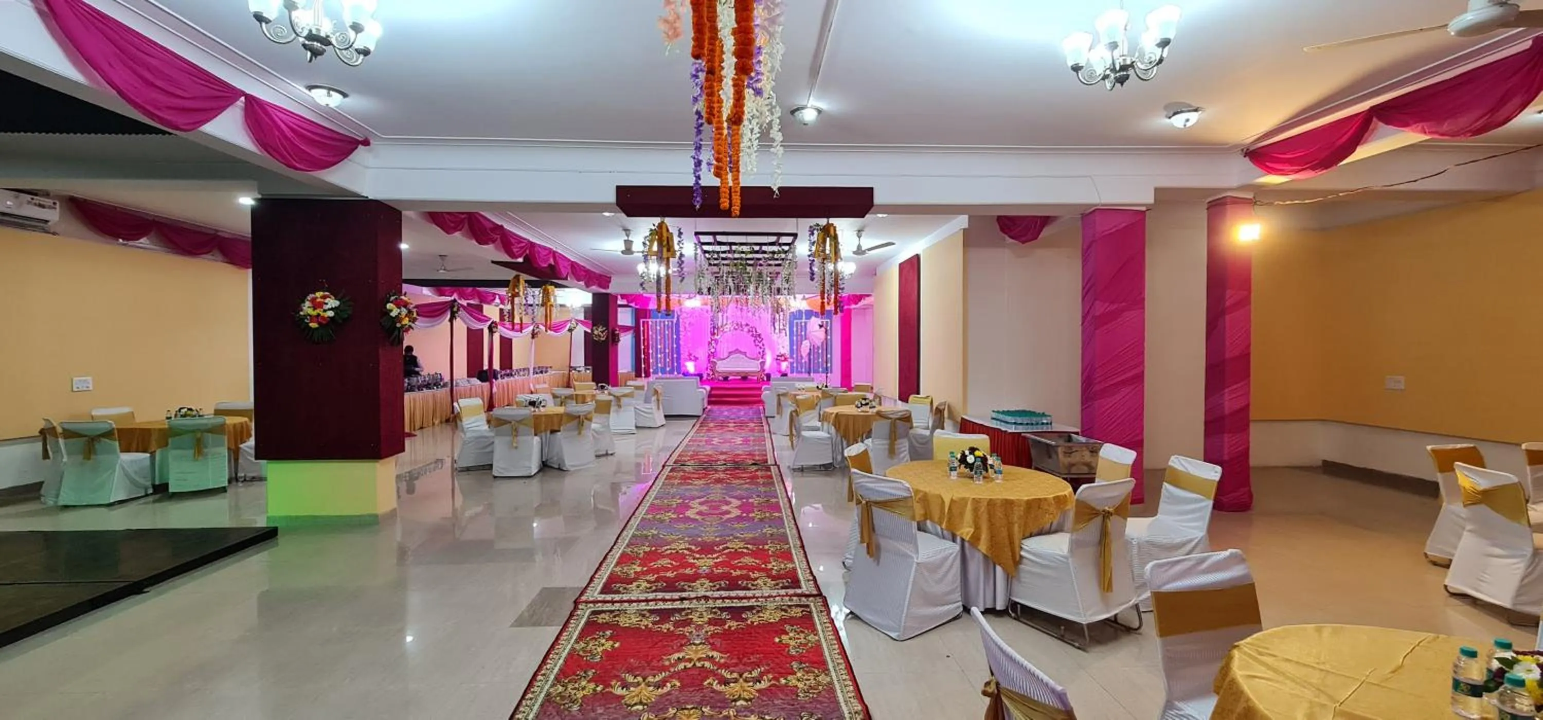 Nook Inn & Suites - MG ROAD METRO