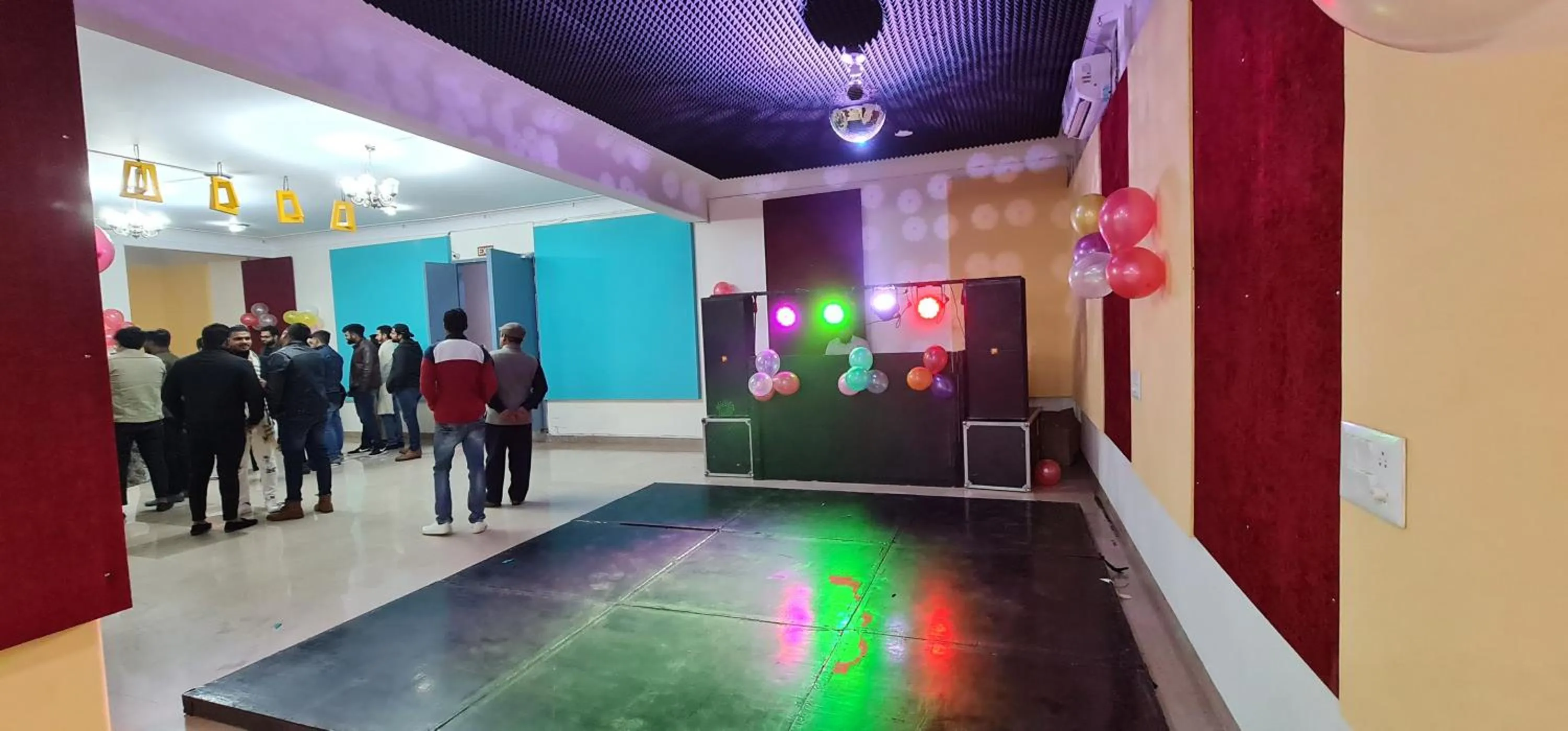 Nook Inn & Suites - MG ROAD METRO