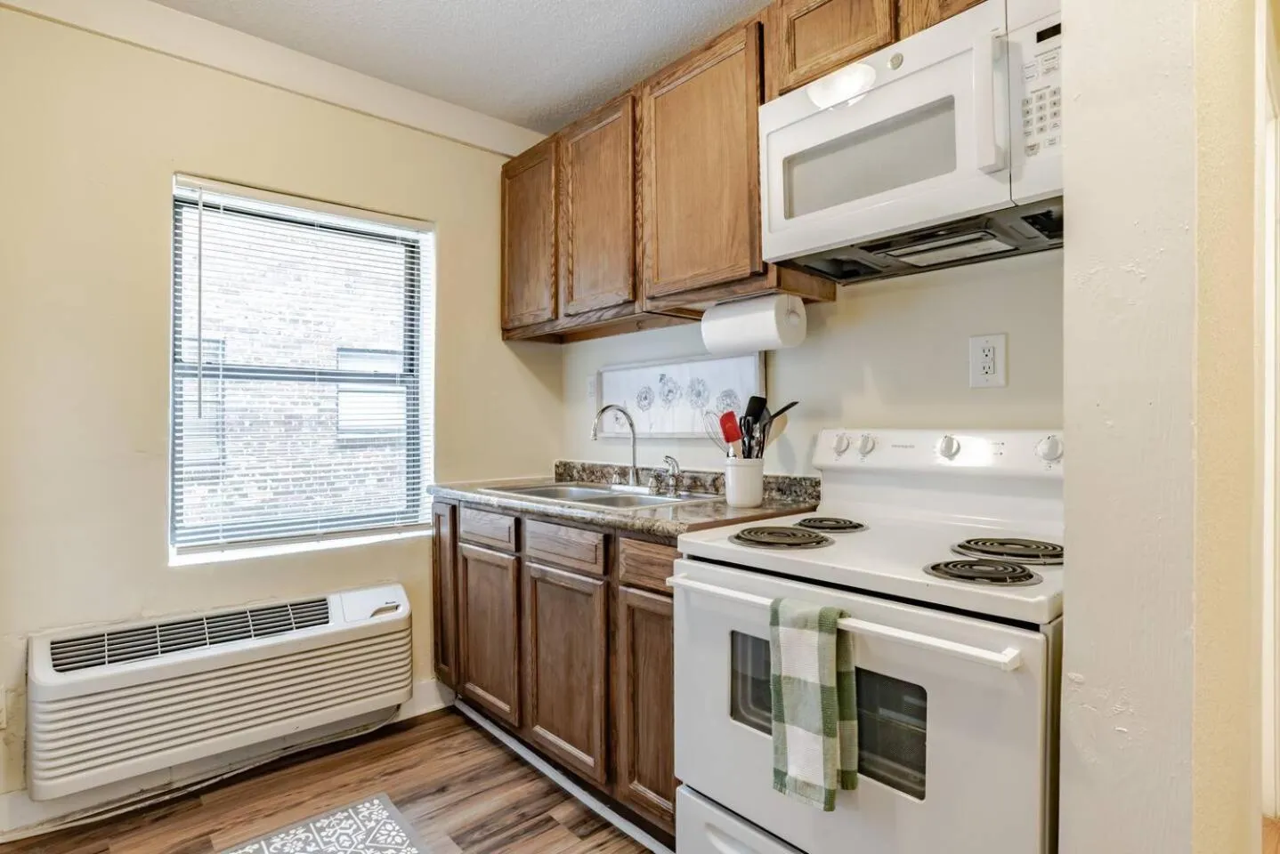 Kitchen or kitchenette in The Flats on Florida St - Super Comfy 2-Bedroom Apartments