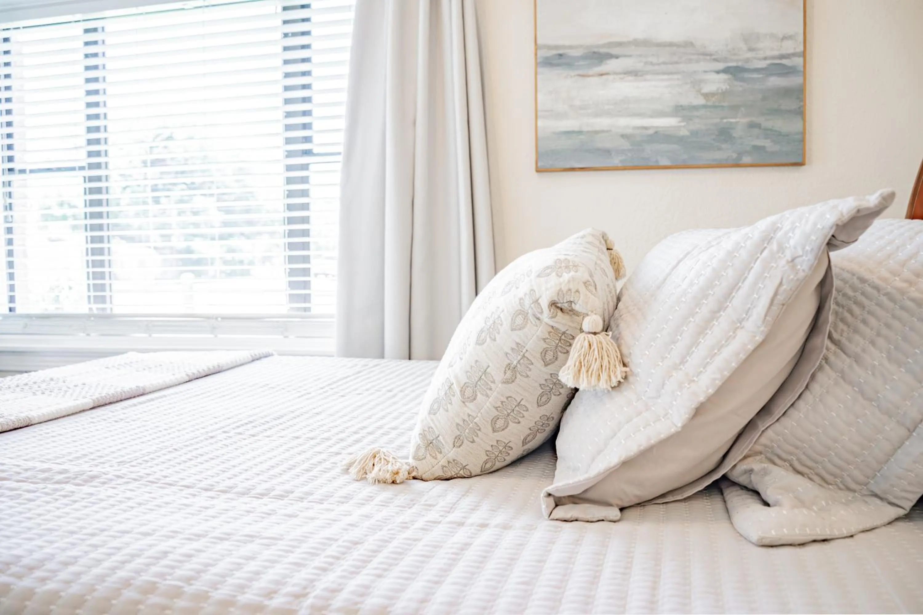 Bed in The Flats on Florida St - Super Comfy 2-Bedroom Apartments