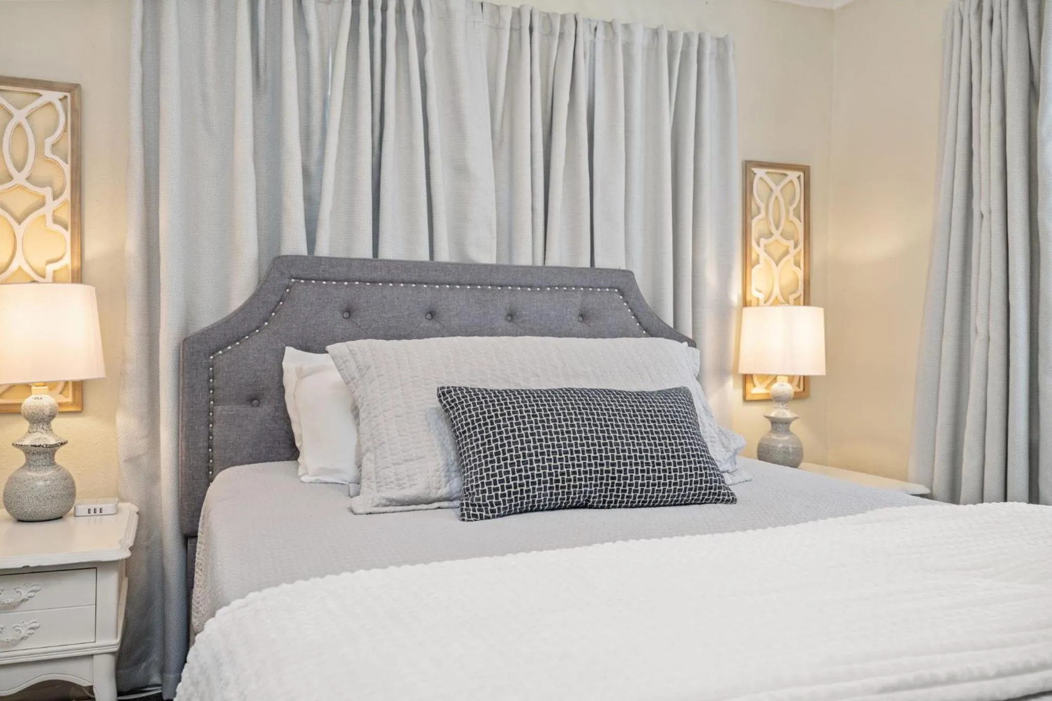 Bed in The Flats on Florida St - Super Comfy 2-Bedroom Apartments