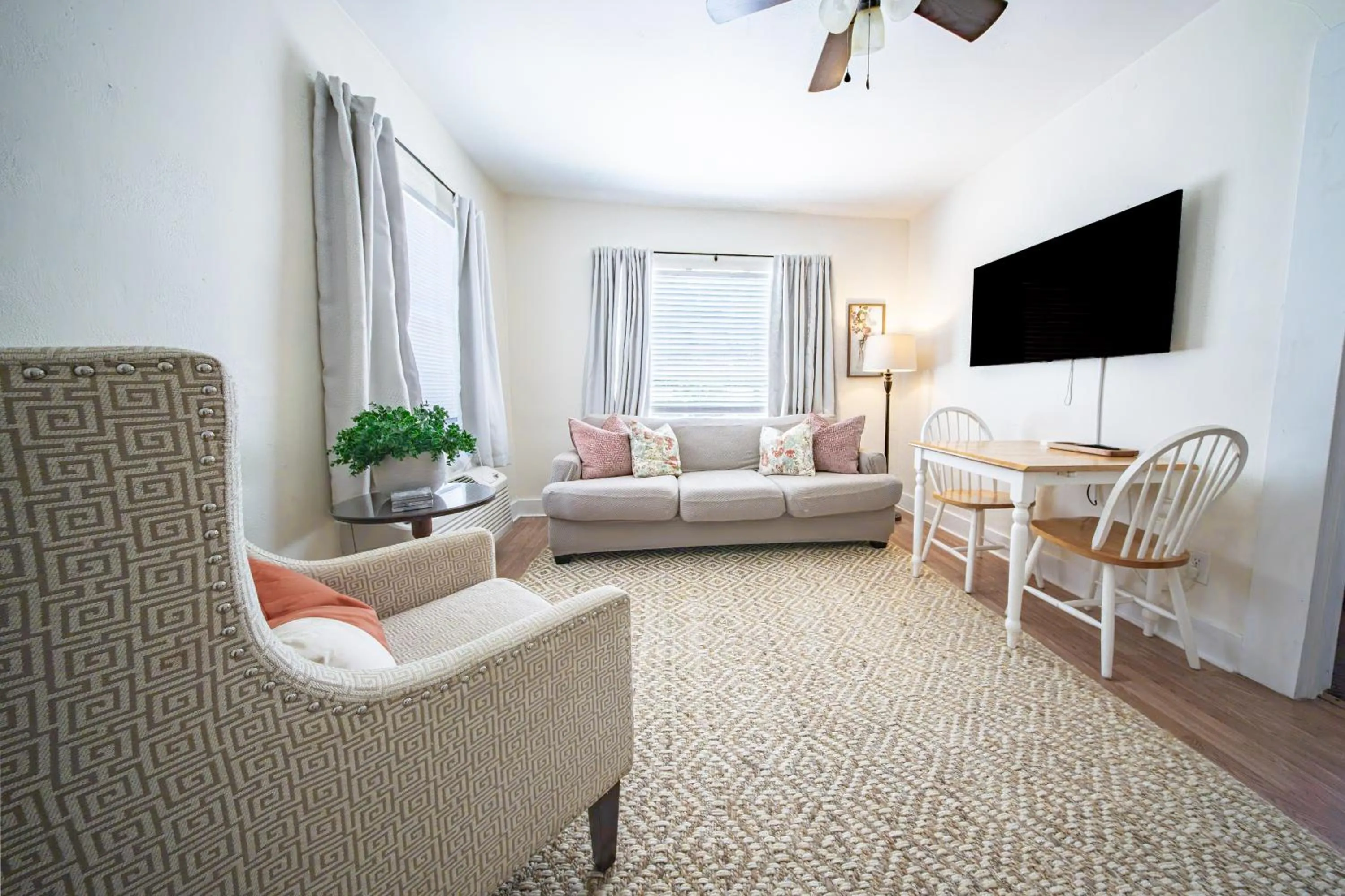 The Flats on Florida St - Super Comfy 2-Bedroom Apartments