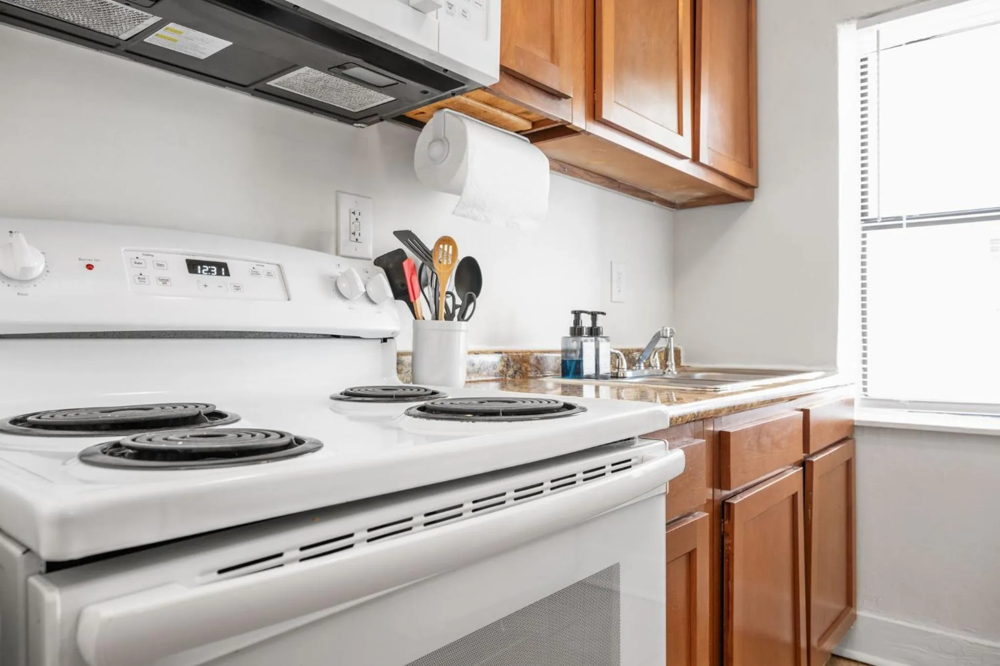 Kitchen or kitchenette in The Flats on Florida St - Super Comfy 2-Bedroom Apartments