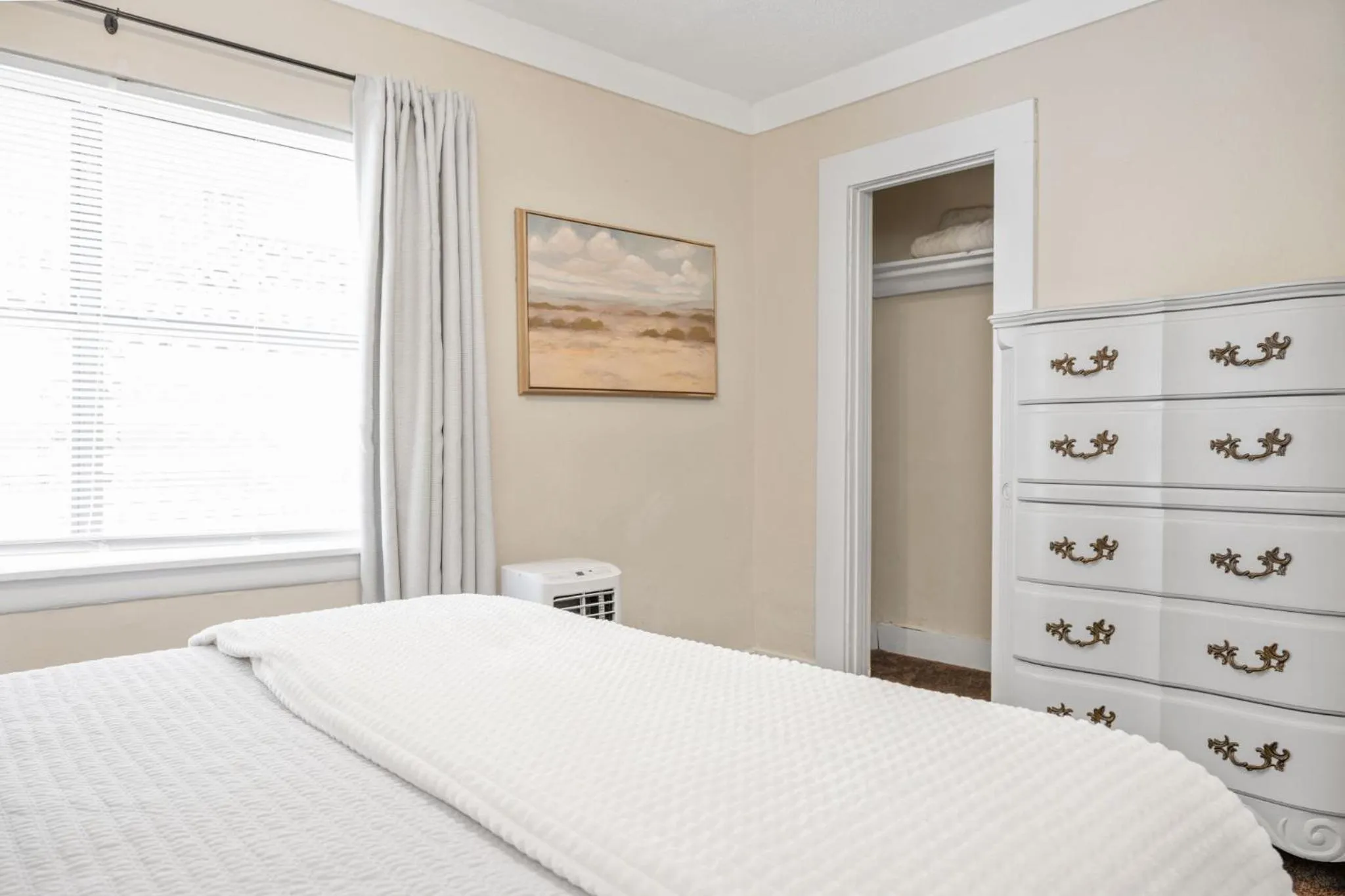 Bed in The Flats on Florida St - Super Comfy 2-Bedroom Apartments