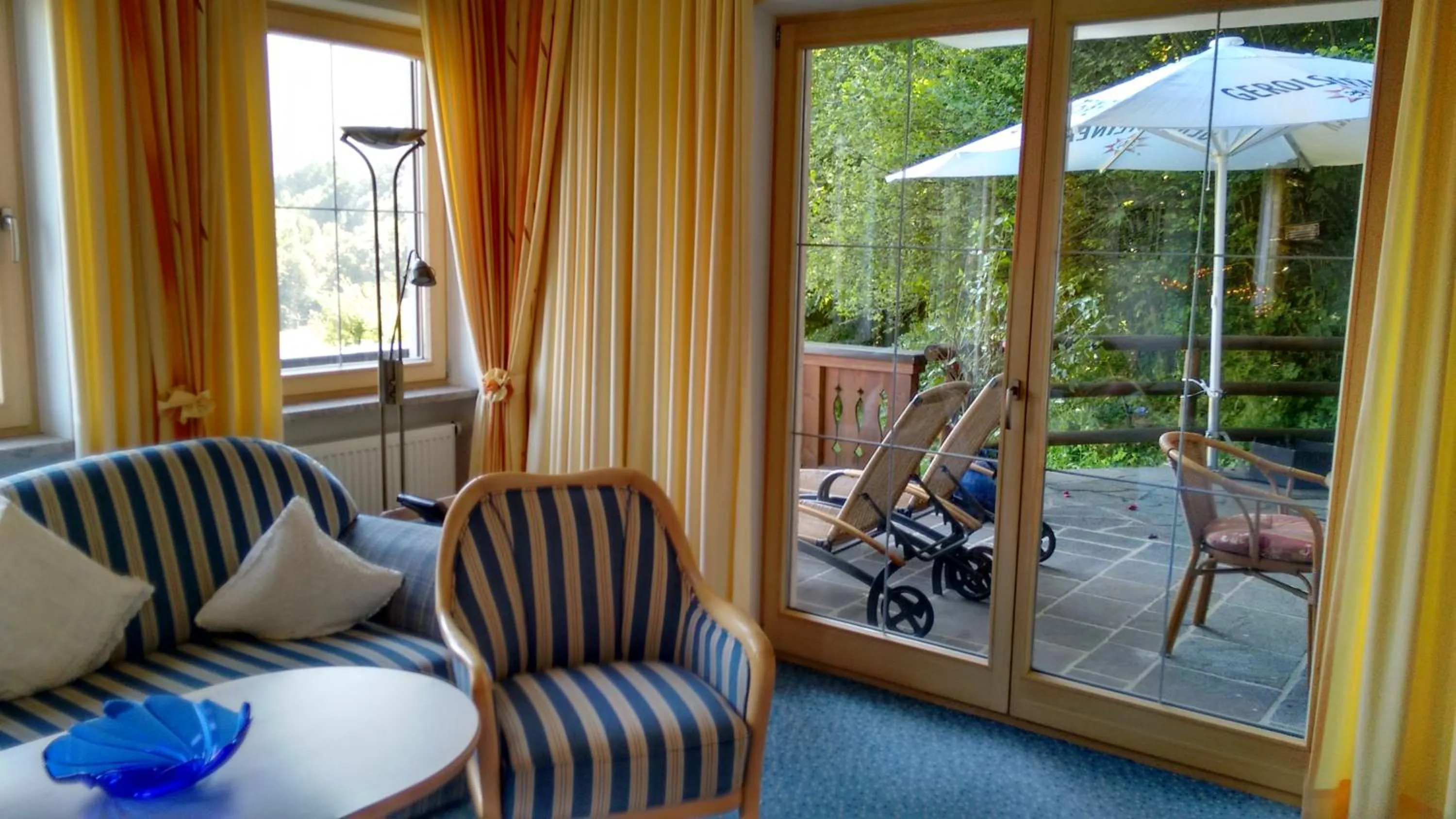 Seating area in Hotel Restaurant Neu Meran