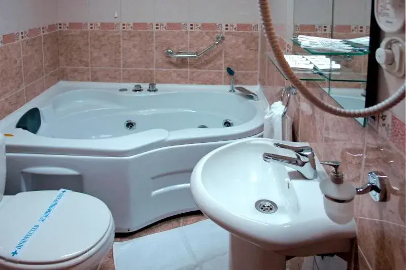 Deluxe Double Room with Balcony and Lake View in Hotel Garden Deluxe Double Room with Balcony and Lake View in Hotel Garden