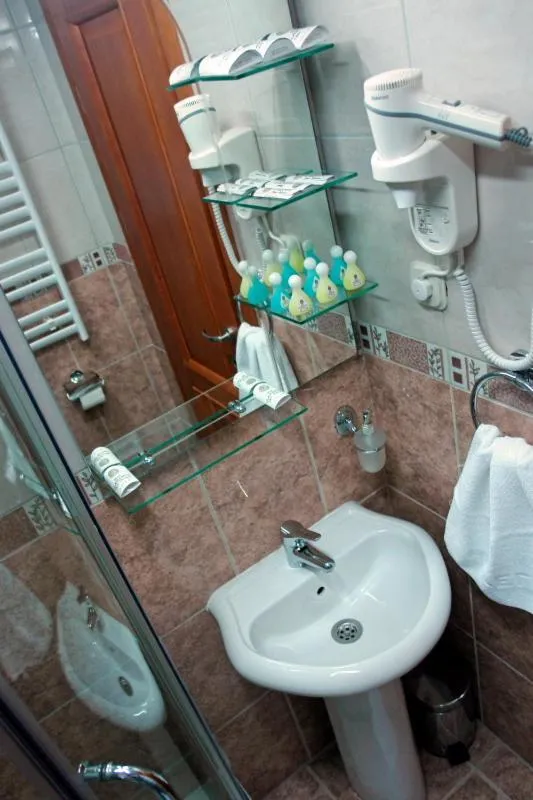 Comfort Double Room with Balcony and Lake View in Hotel Garden