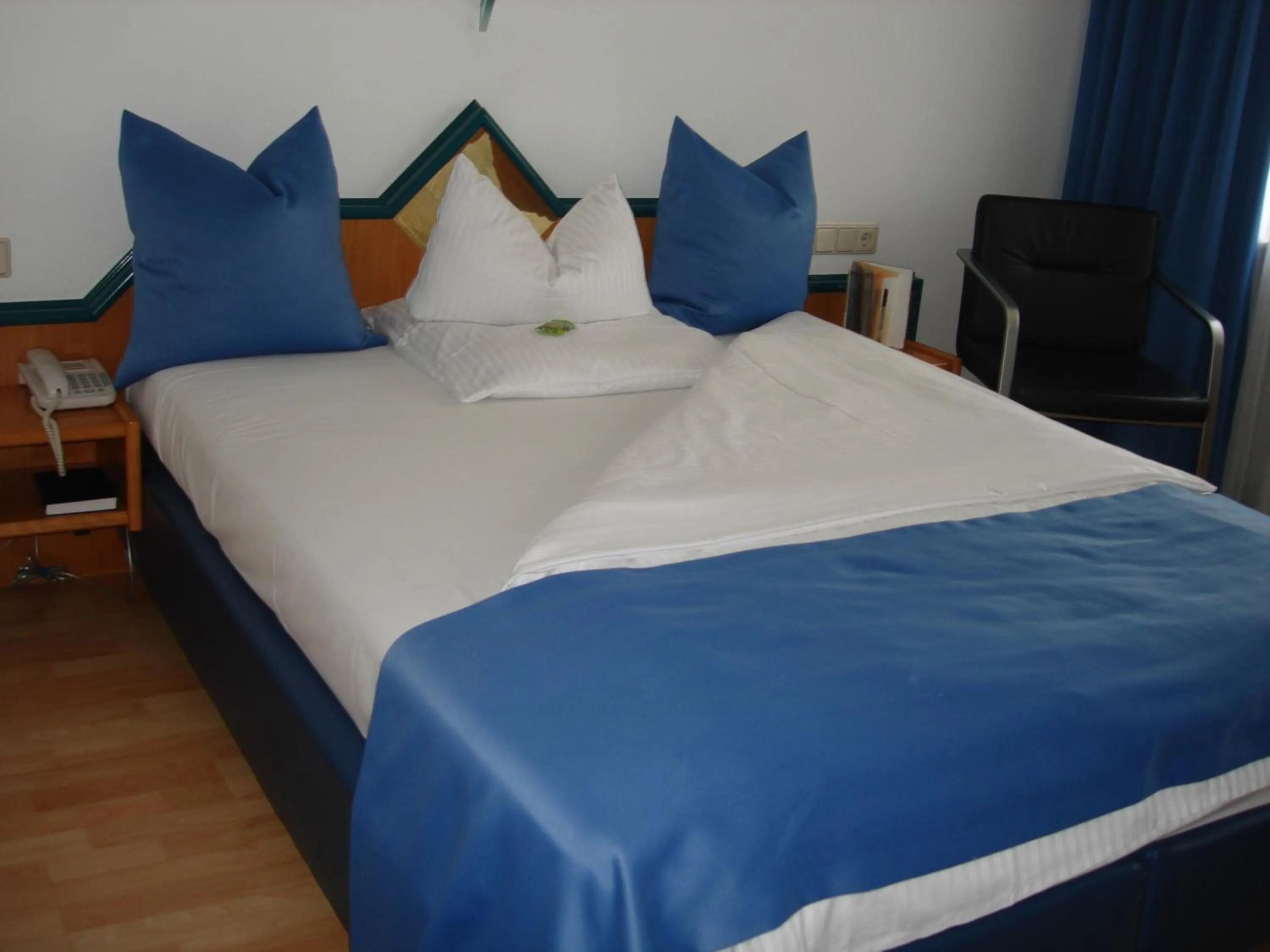 Photo of the whole room, Bed in Hotel Empfinger Hof, Sure Hotel Collection by Best Western