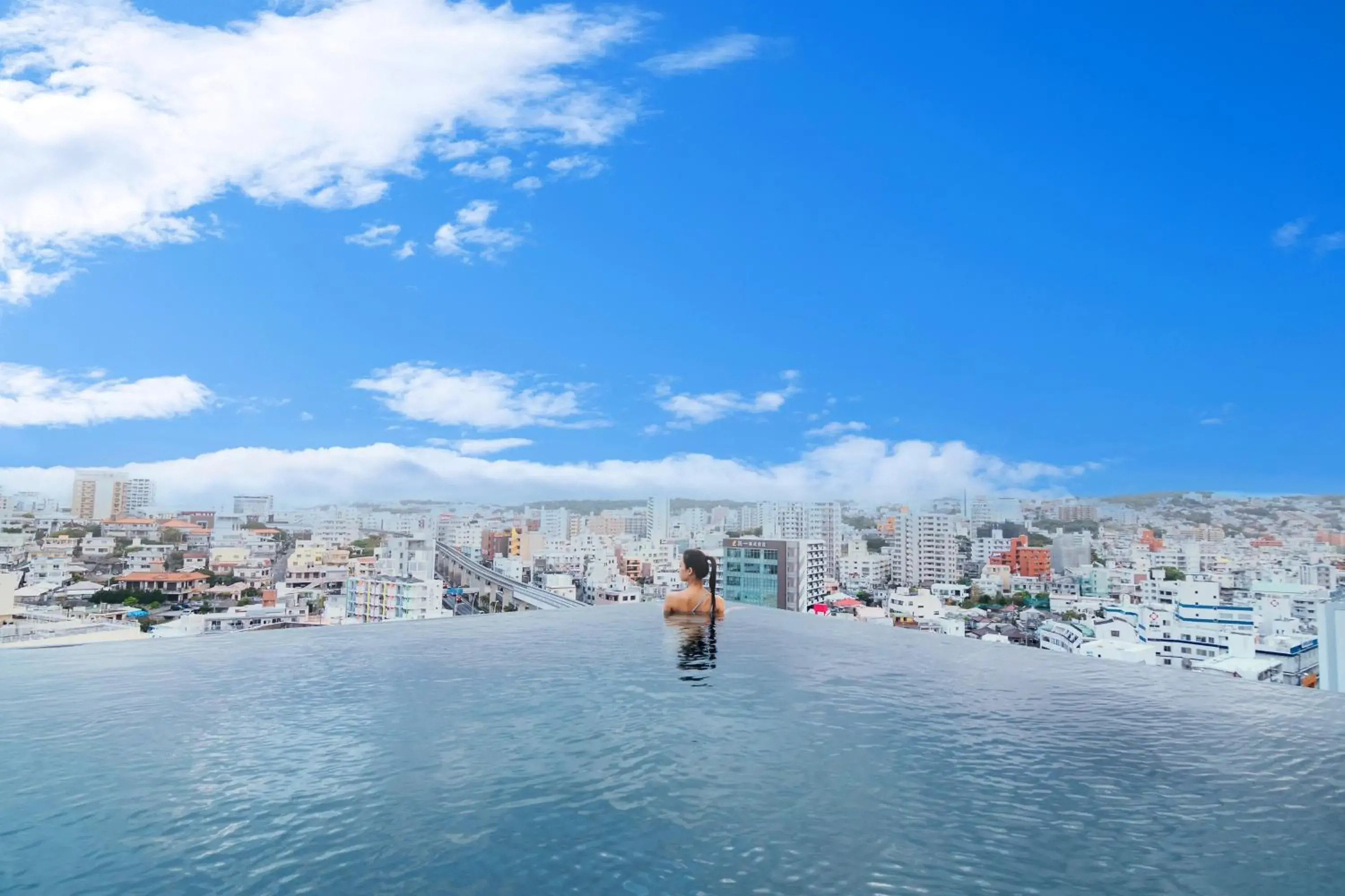 Swimming pool in Hewitt Resort Naha Swimming pool in Hewitt Resort Naha