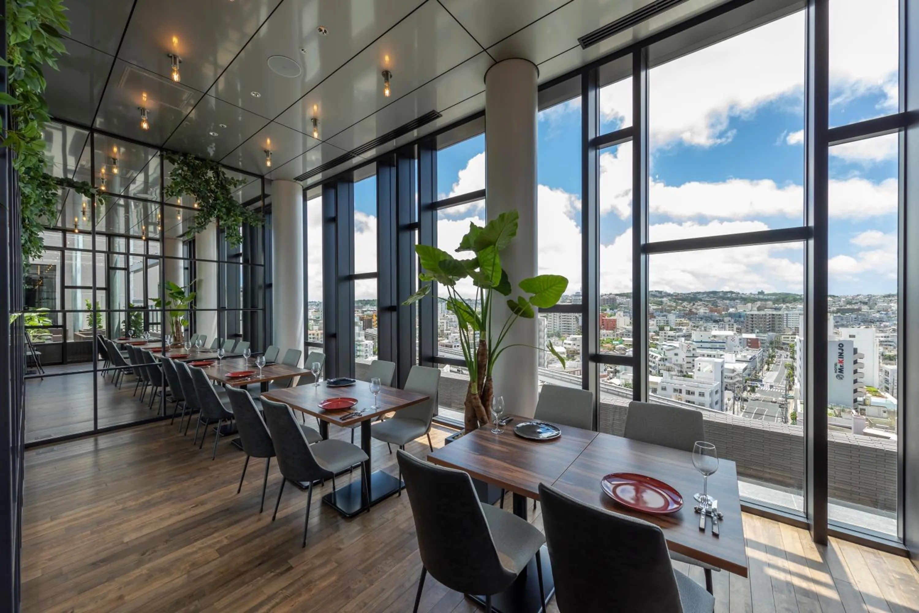 Restaurant/places to eat in Hewitt Resort Naha