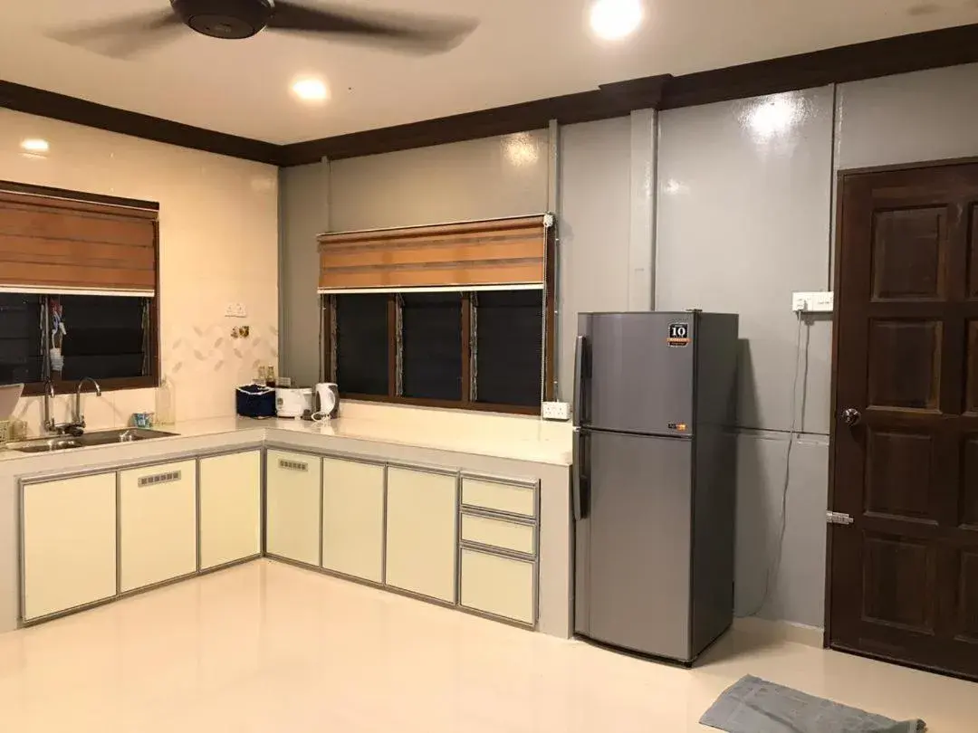 Kitchen/Kitchenette in Cinta Abadi Resort